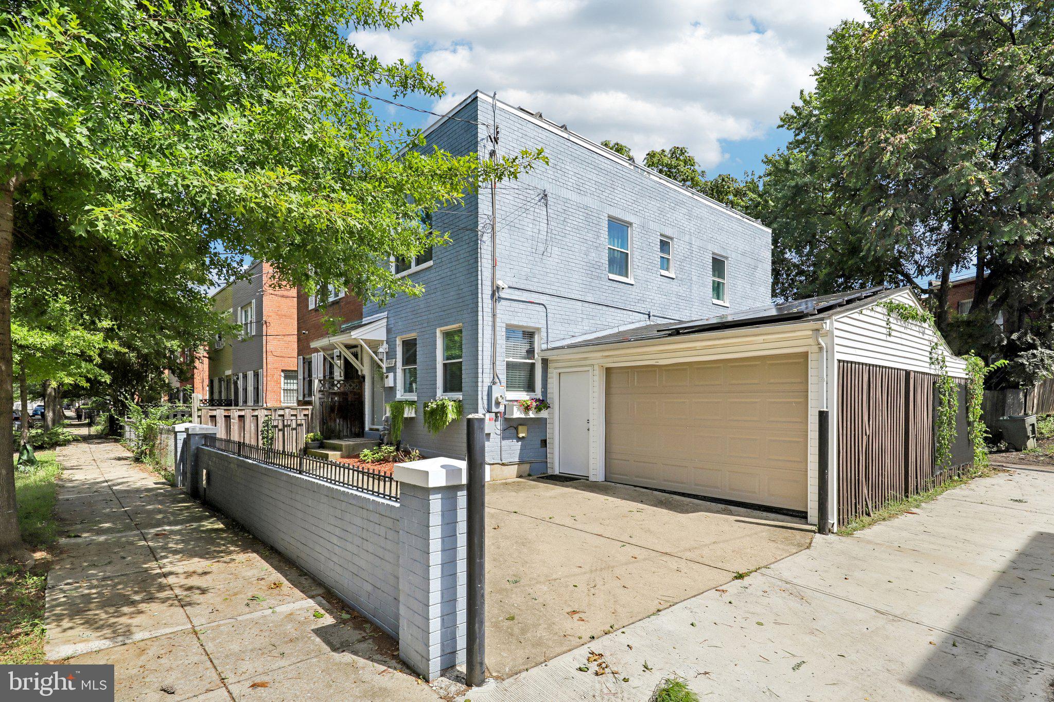 1411 CONGRESS PLACE SE