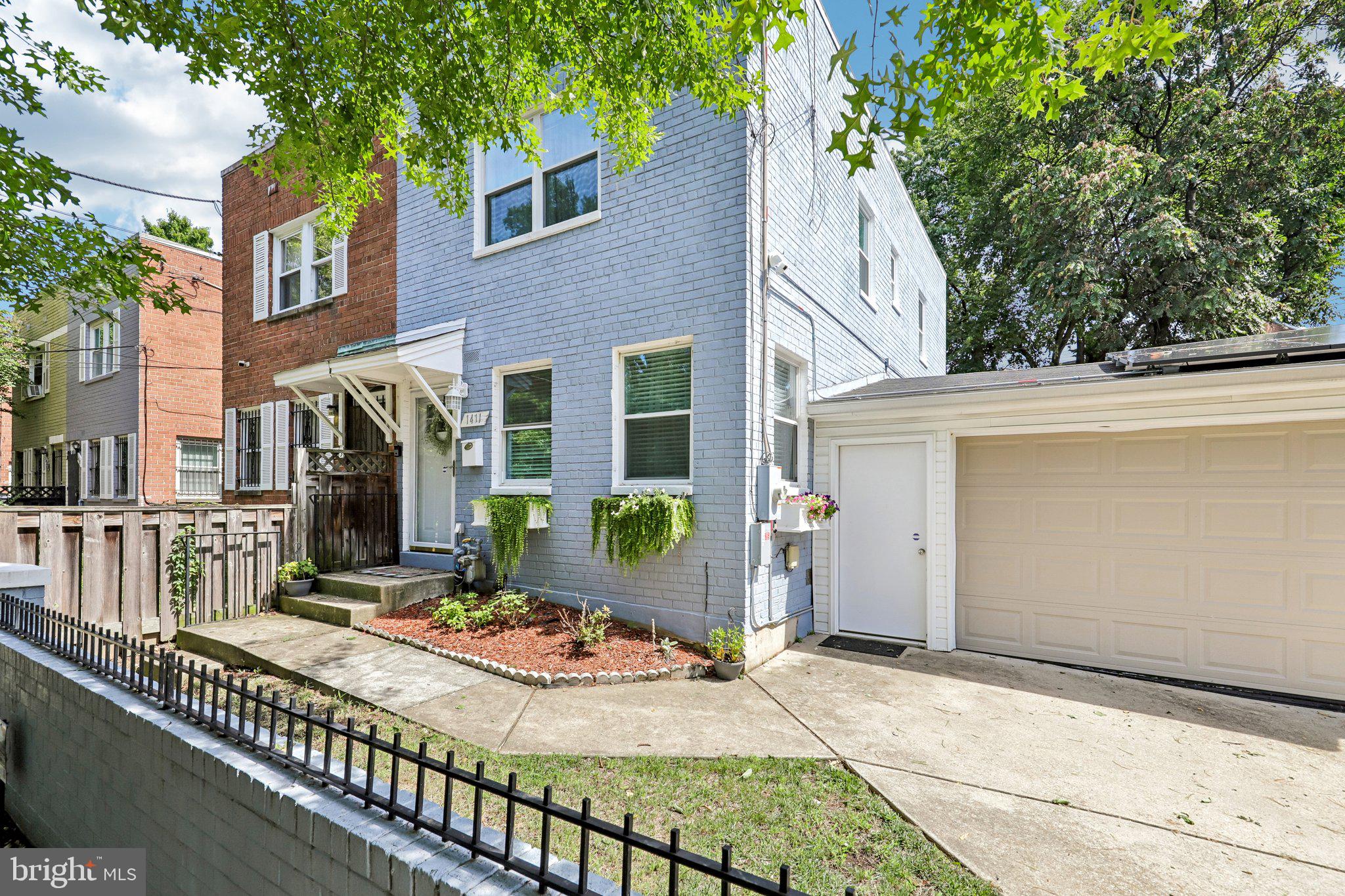 1411 CONGRESS PLACE SE