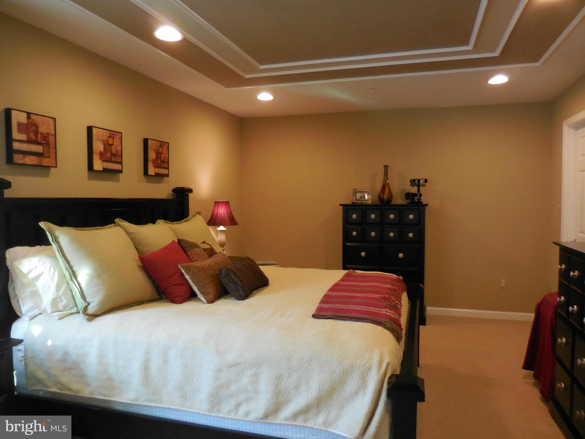 SHADY BROOK - Residential