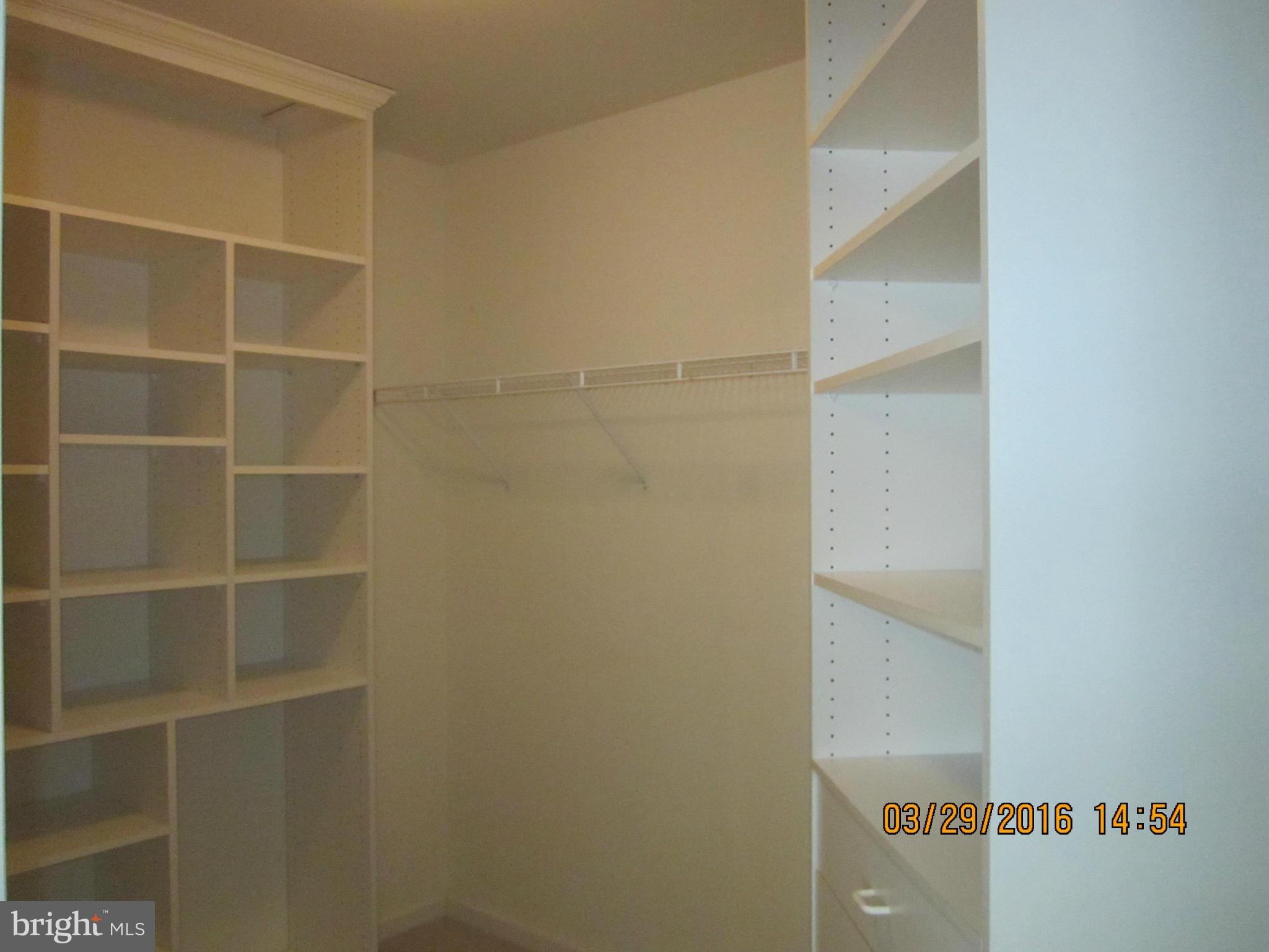 HAMPTON OAKS - Residential Lease