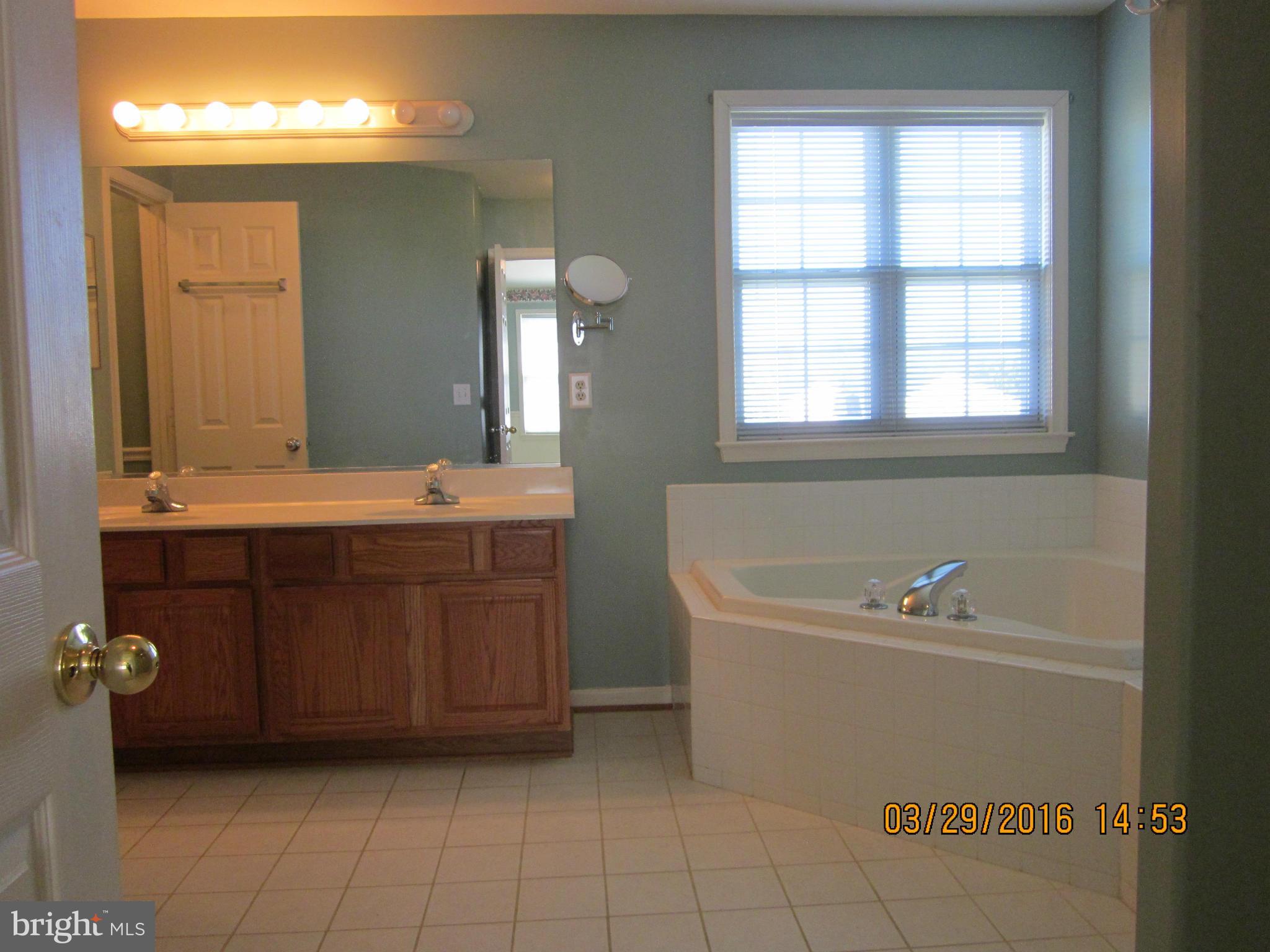 HAMPTON OAKS - Residential Lease