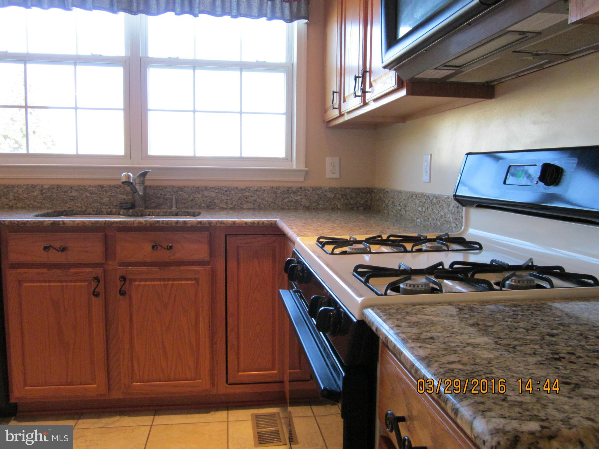 HAMPTON OAKS - Residential Lease