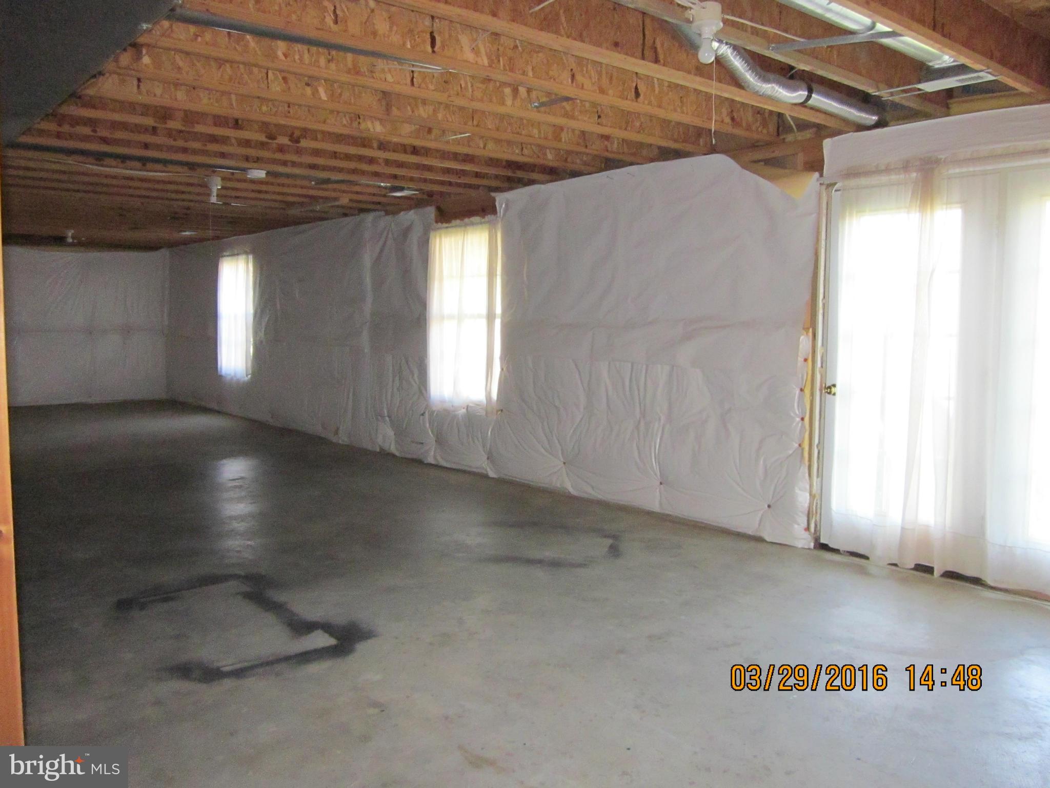 HAMPTON OAKS - Residential Lease