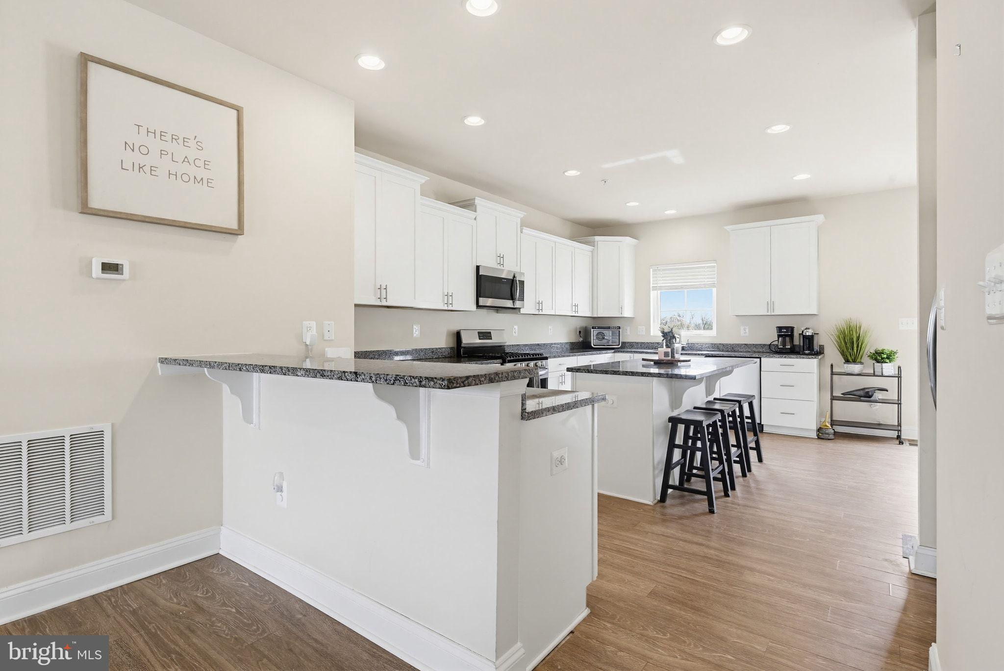 STRAWBRIDGE COMMONS - Residential