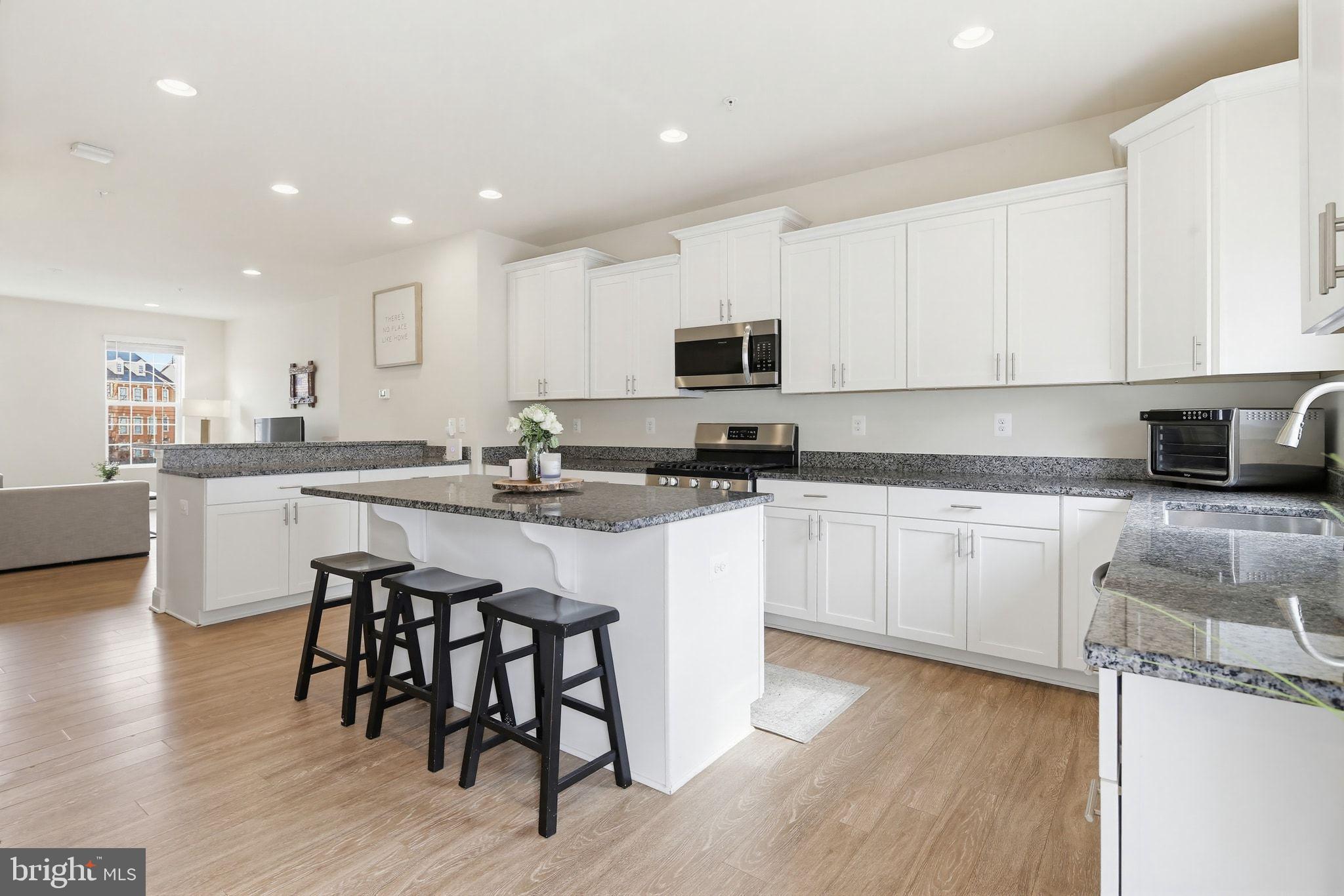 STRAWBRIDGE COMMONS - Residential