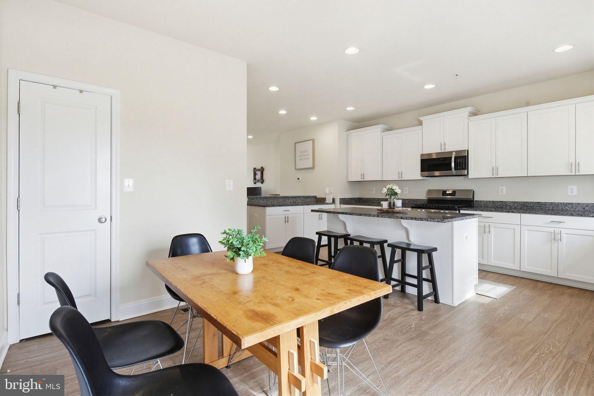 STRAWBRIDGE COMMONS - Residential