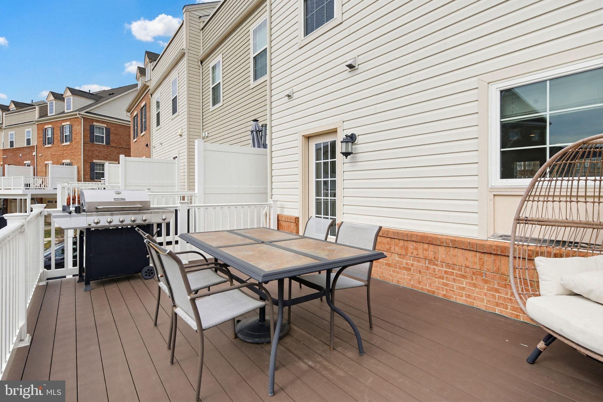 STRAWBRIDGE COMMONS - Residential