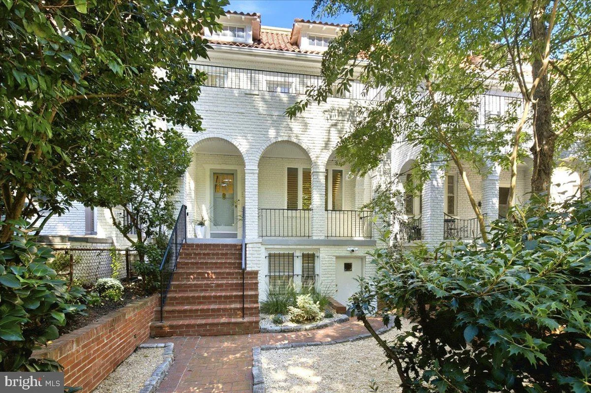 2318 Ashmead Place NW, Washington, DC 20009