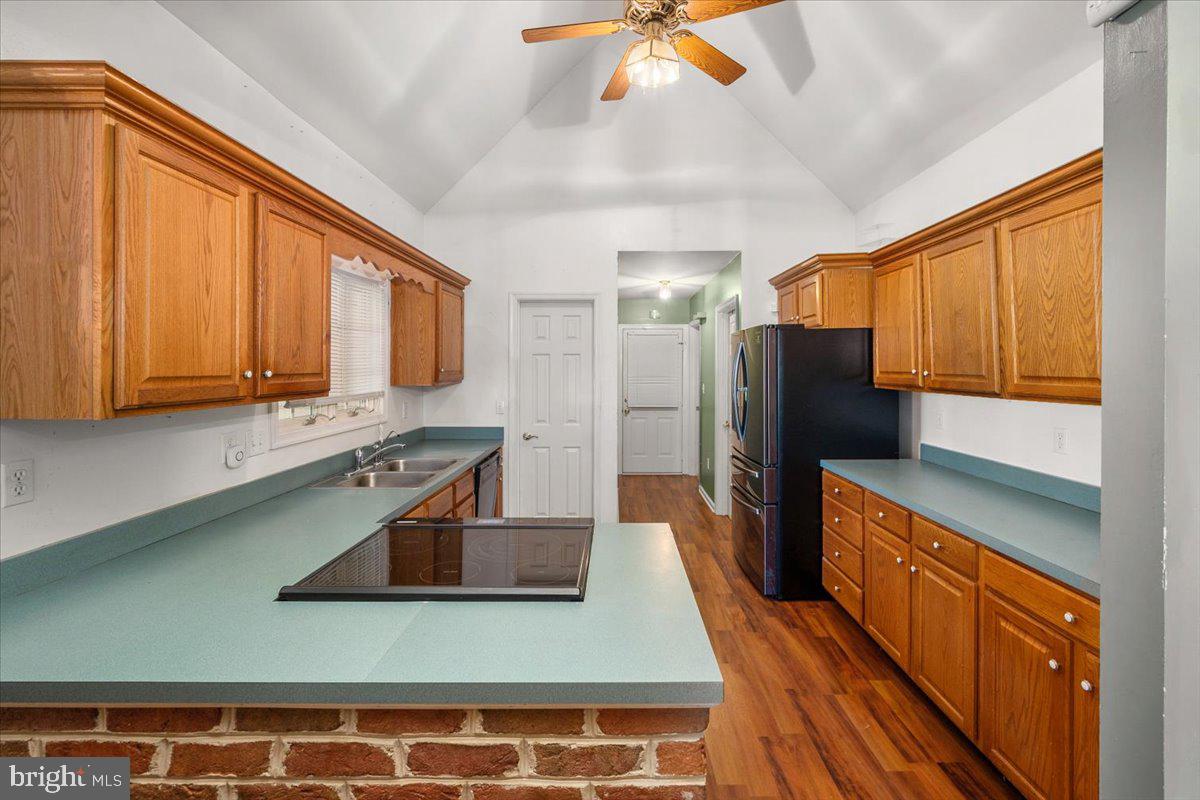 GRANBYS COVE - Residential