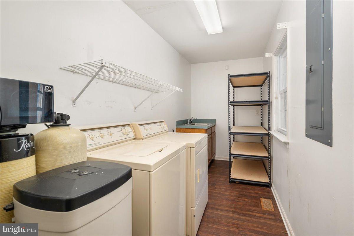 GRANBYS COVE - Residential