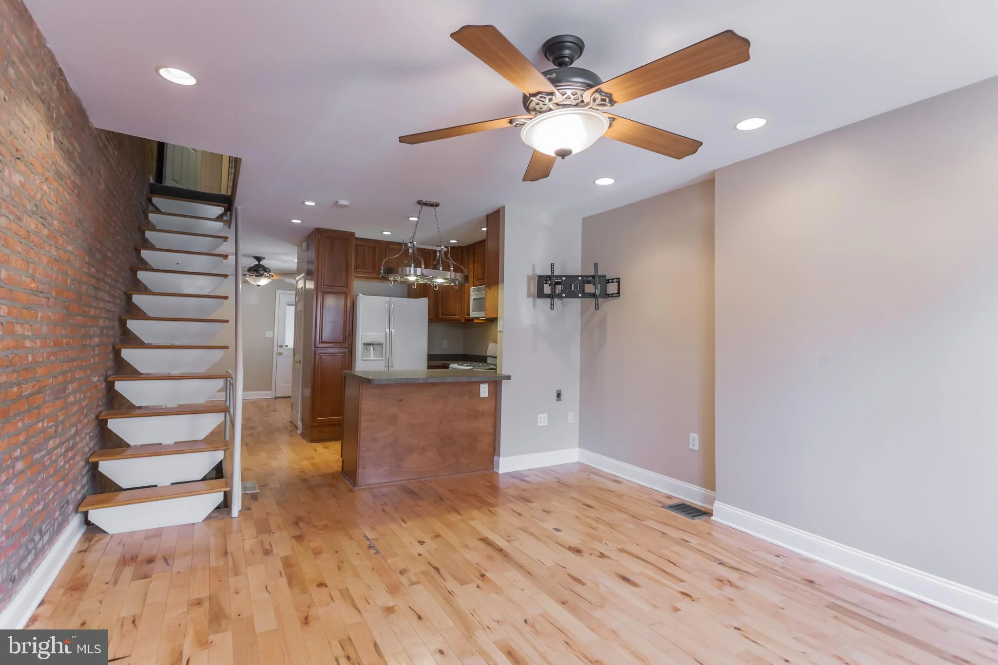 102 Morris Street, Philadelphia, PA 19148