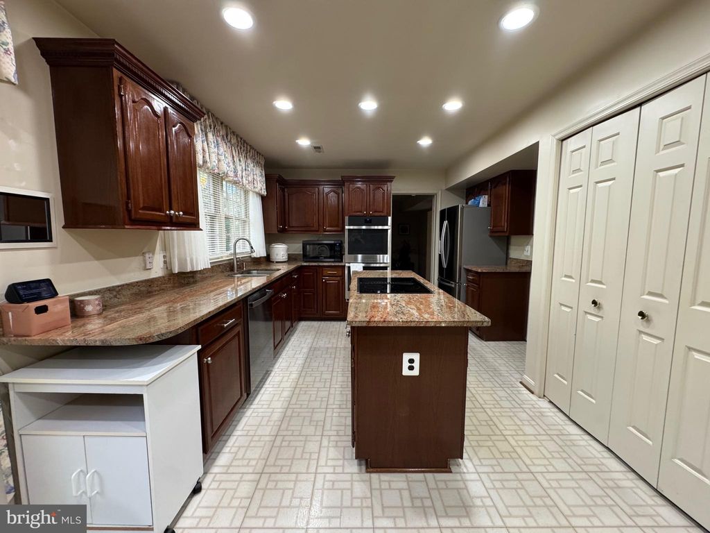 Photo of 1605 Hutchinson Lane, SILVER SPRING, MD 20906 (MLS # MDMC2206188)