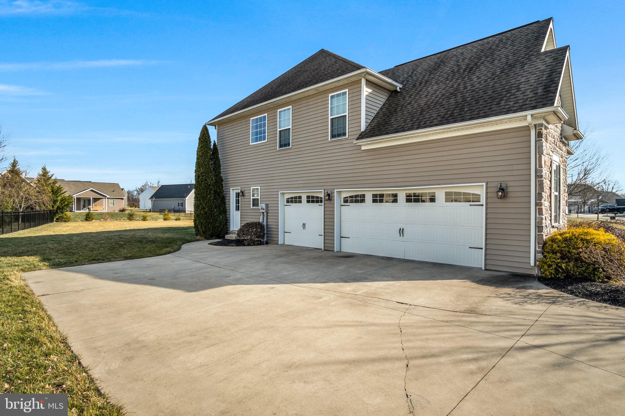 MEADOWBROOK FARMS - Residential