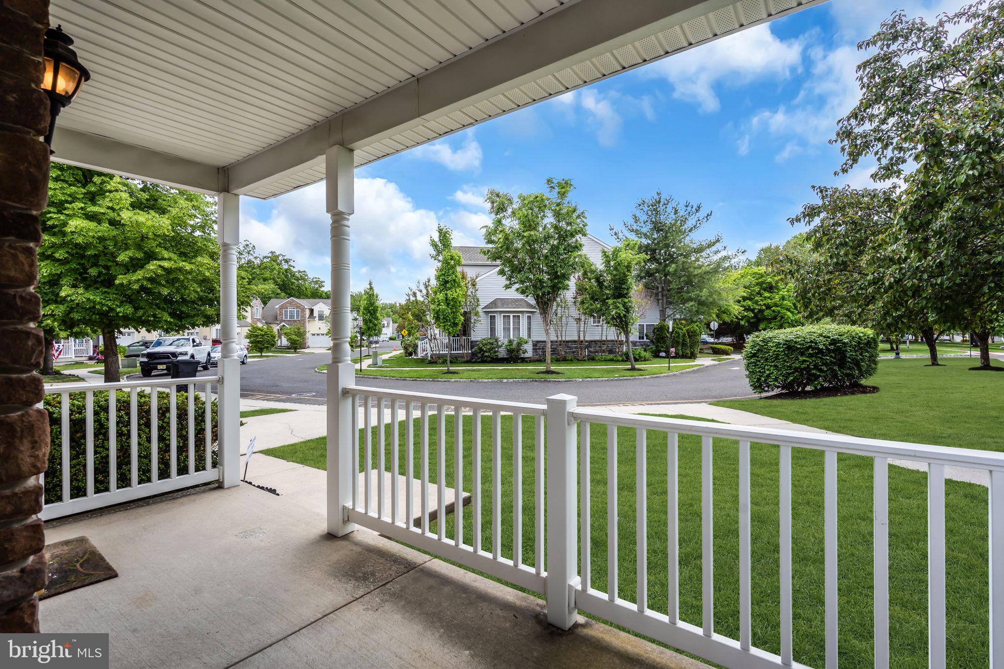 32 CHARLES CIRCLE