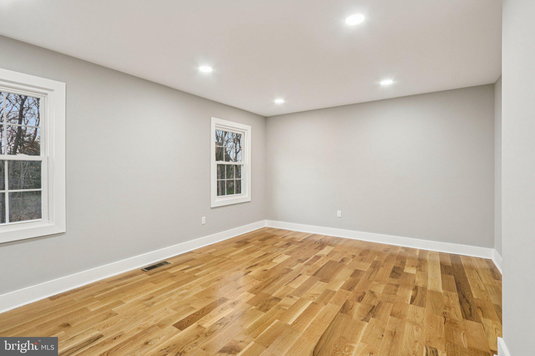 MAKEFIELD RIDGE - Residential