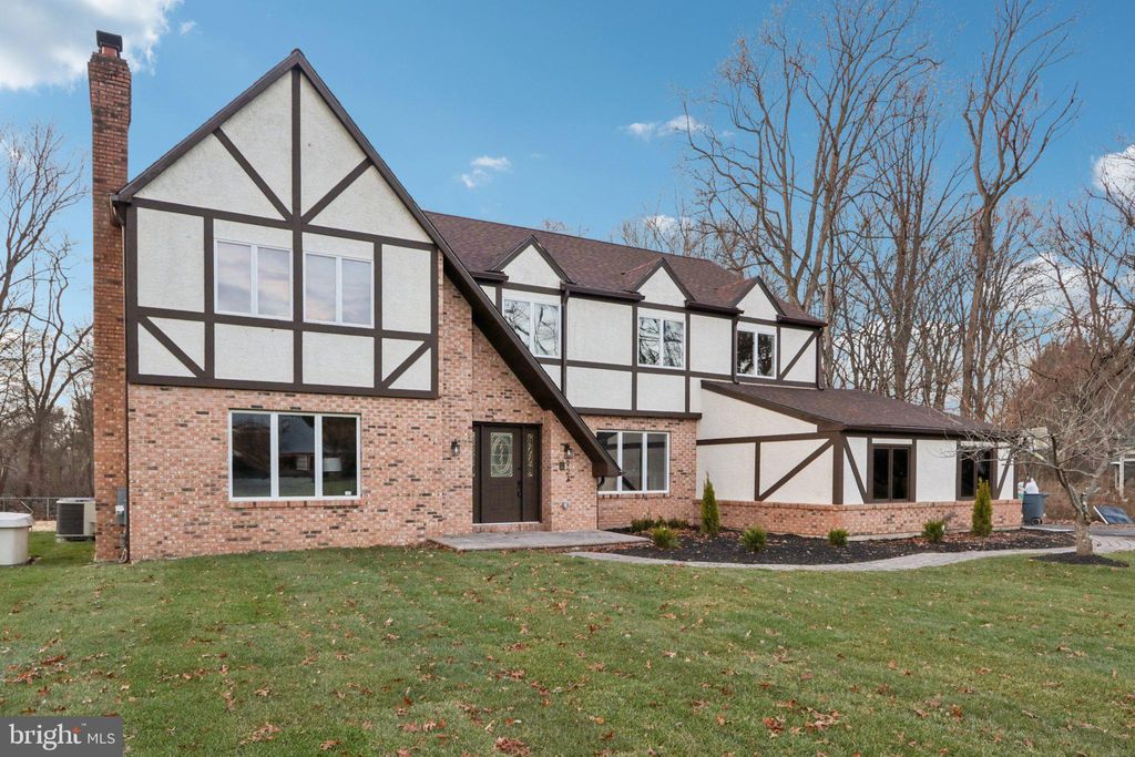 Photo of 923 Hunt Drive, YARDLEY, PA 19067 (MLS # PABU2109198)