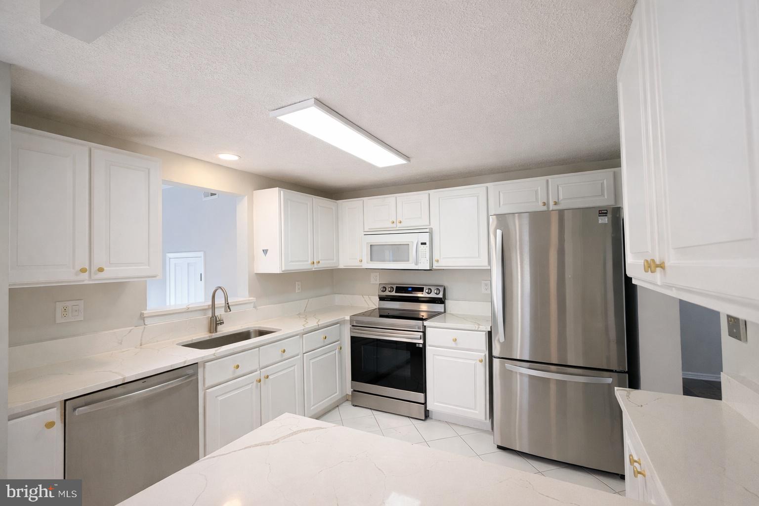 EDGELEA WOODS - Residential