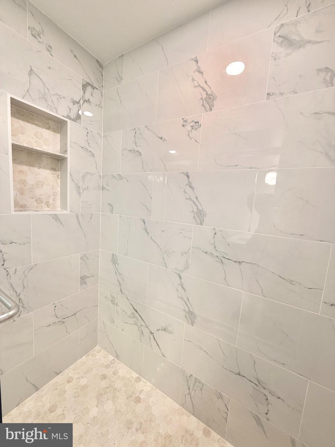 EDGELEA WOODS - Residential