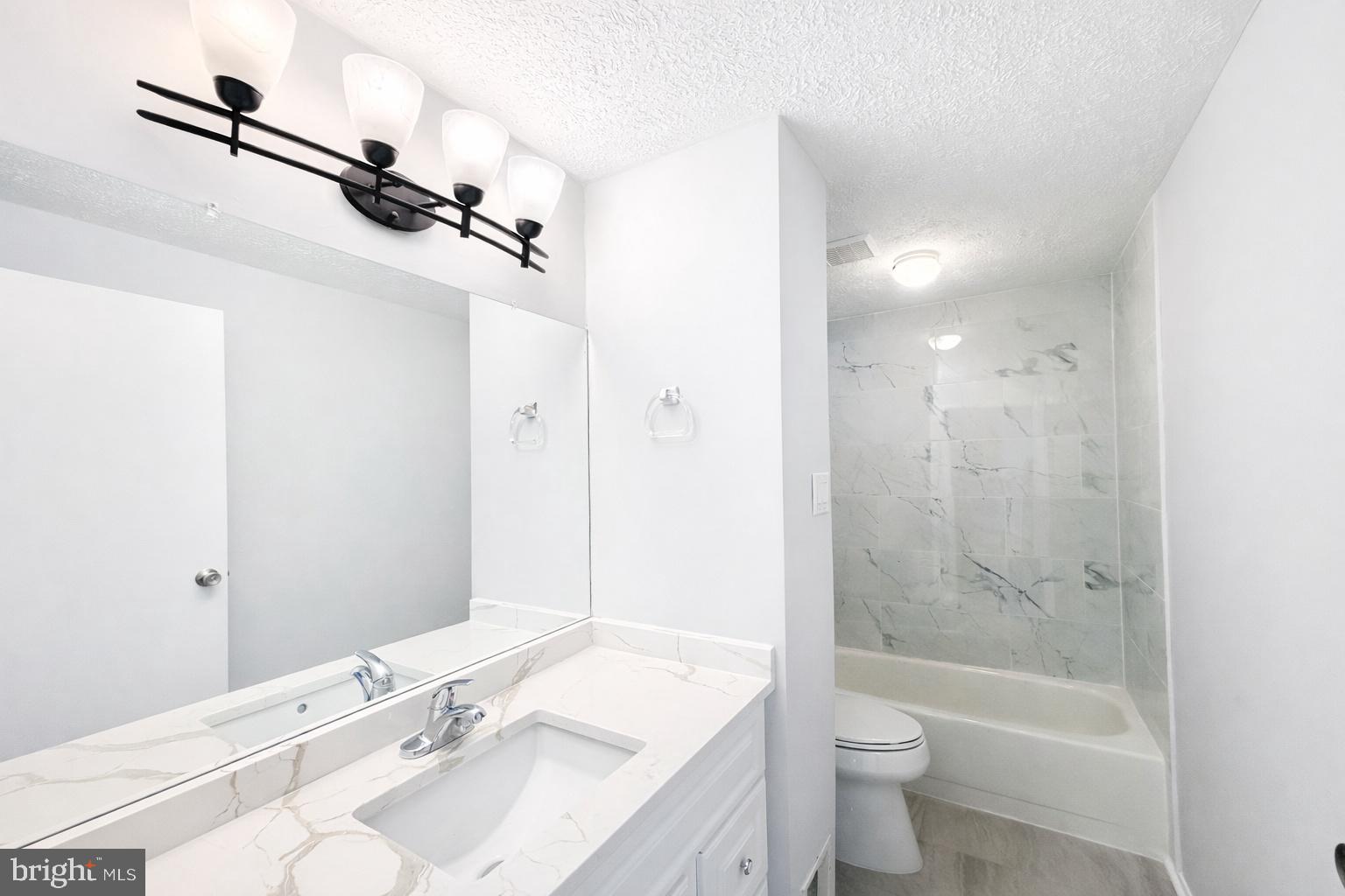 EDGELEA WOODS - Residential