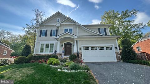 Homes For Sale - 605 Meadow Lane<br/> VIENNA, VA 22180