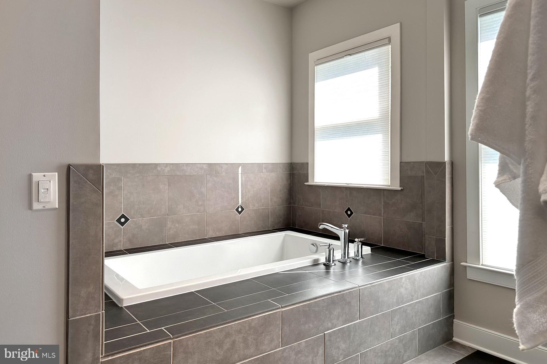 WEST SPRINGFIELD - Residential