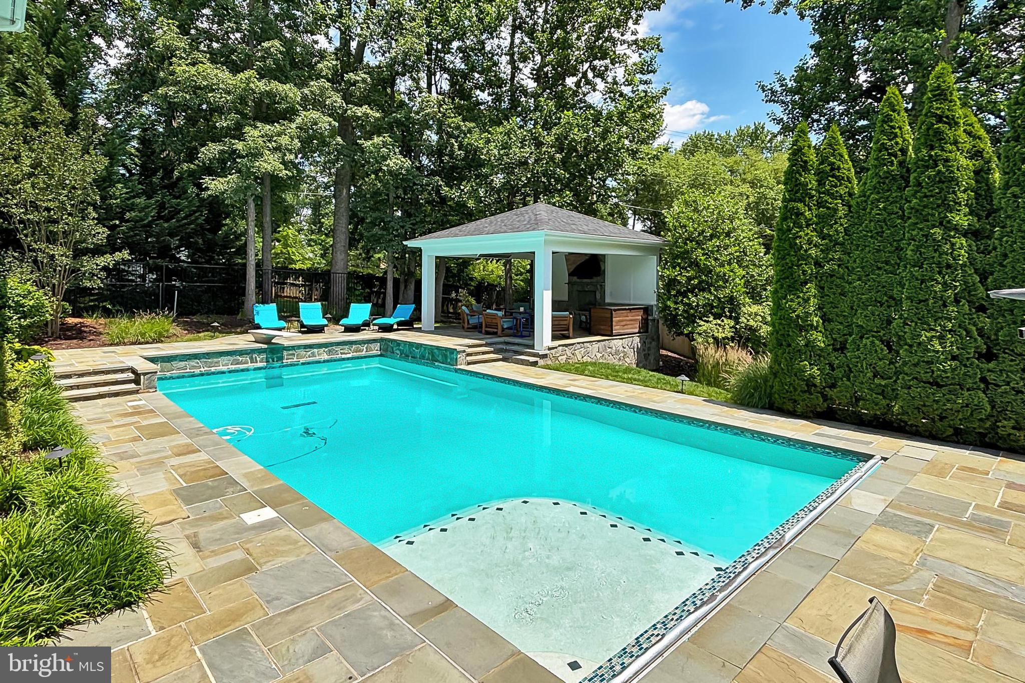 WEST SPRINGFIELD - Residential