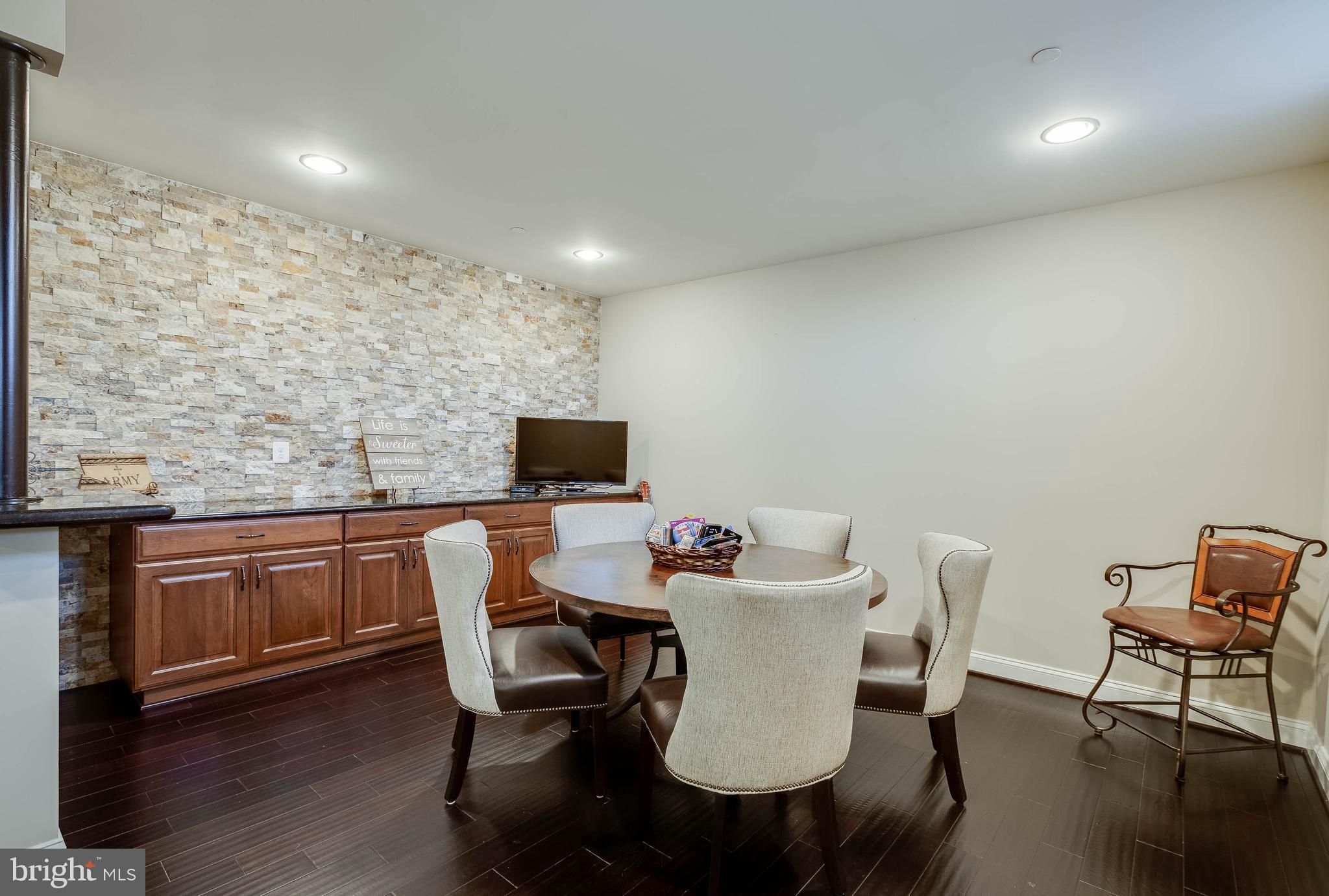 CLOVERFIELD - Residential