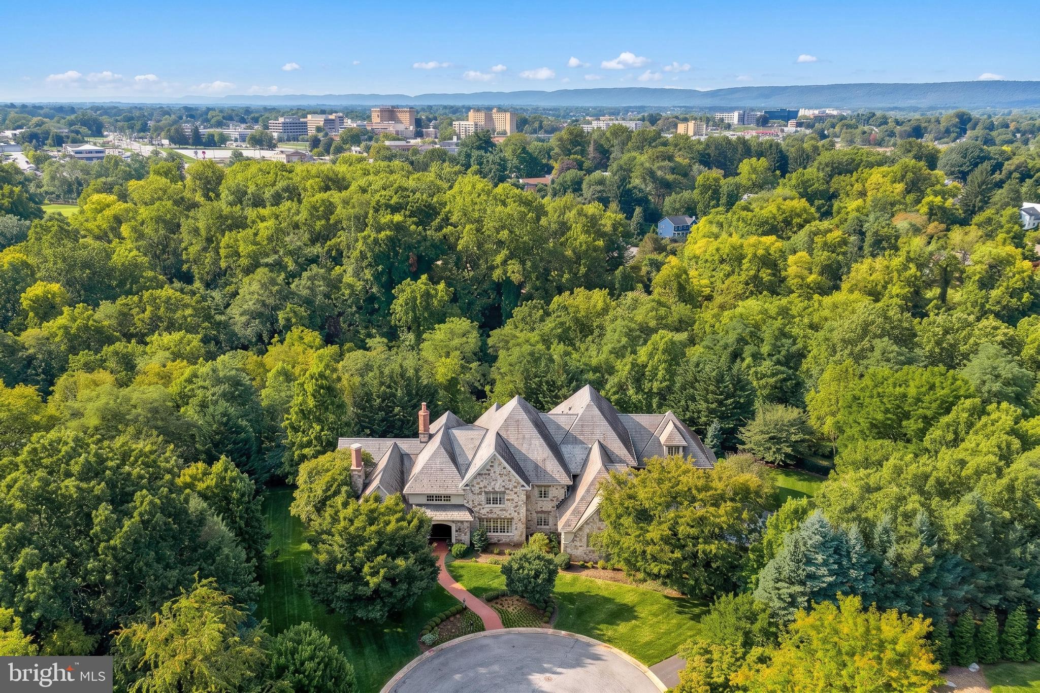 7 WHITE OAK CIRCLE