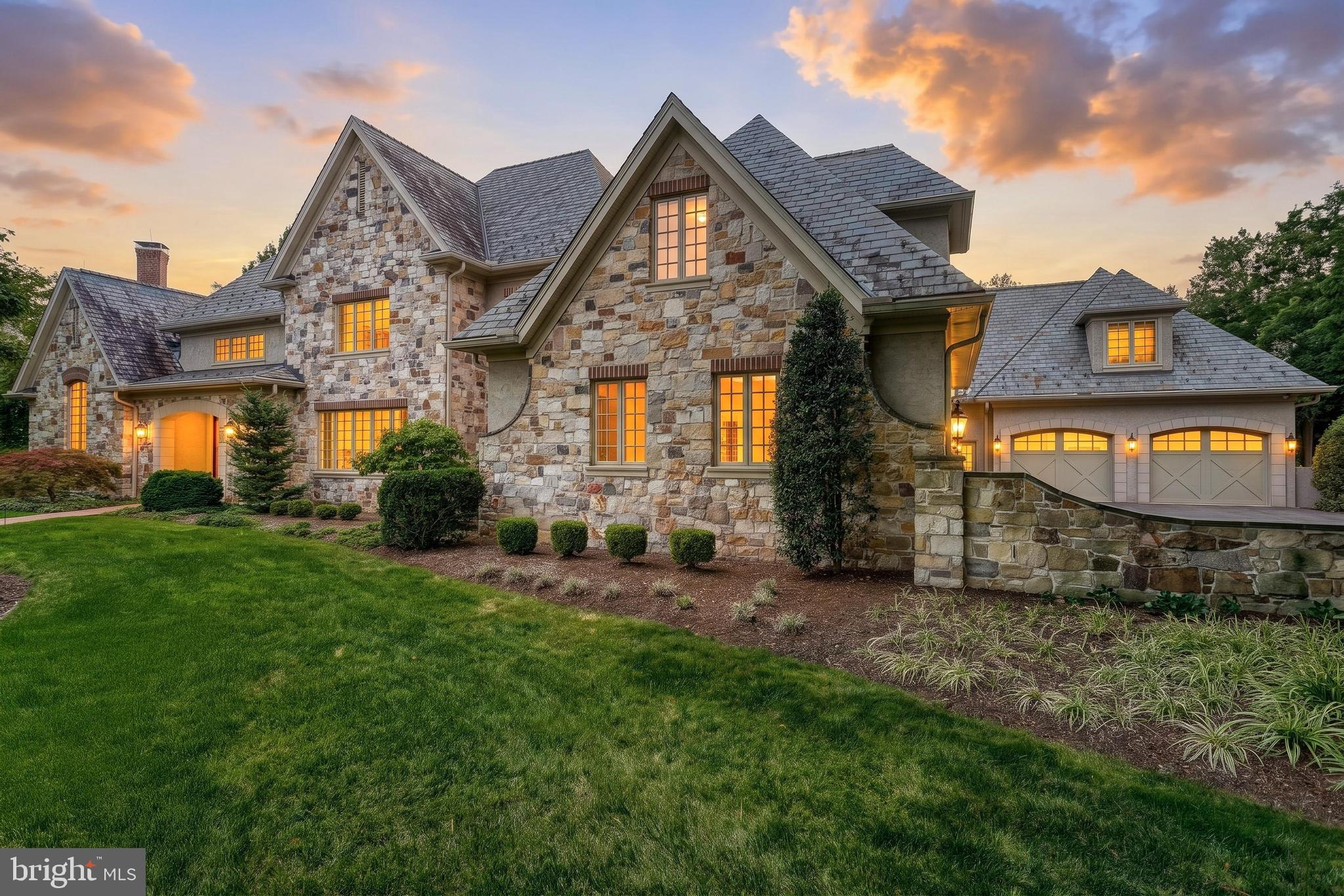 7 WHITE OAK CIRCLE