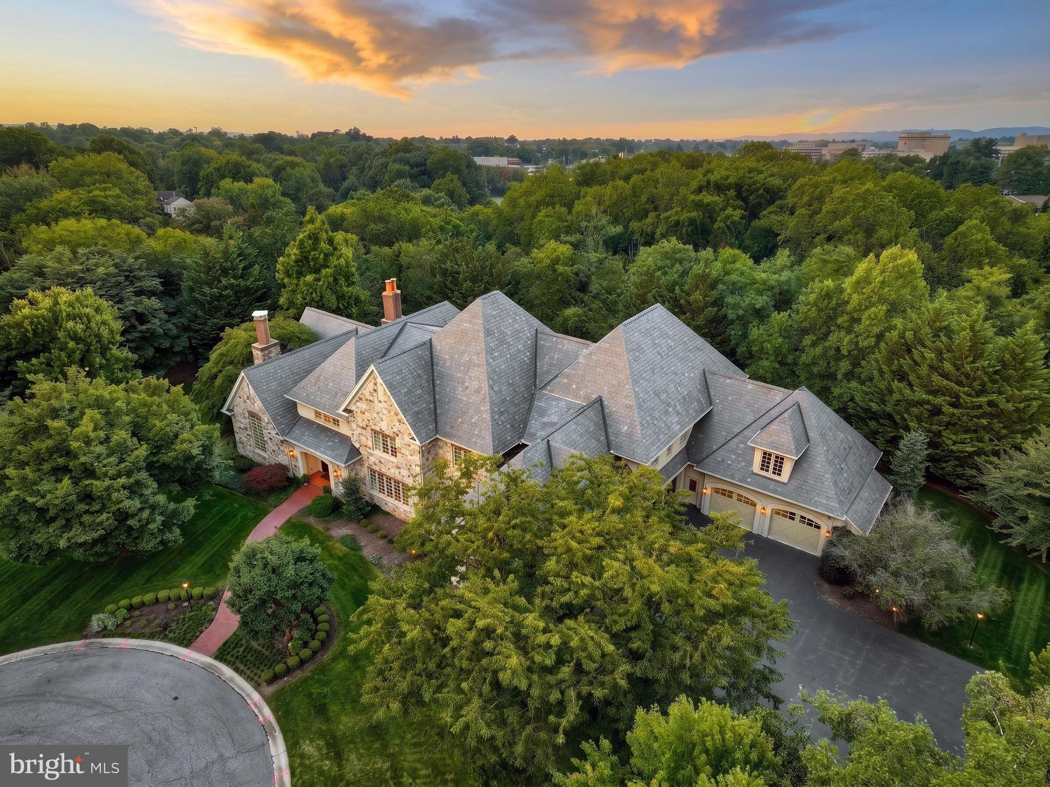 7 WHITE OAK CIRCLE