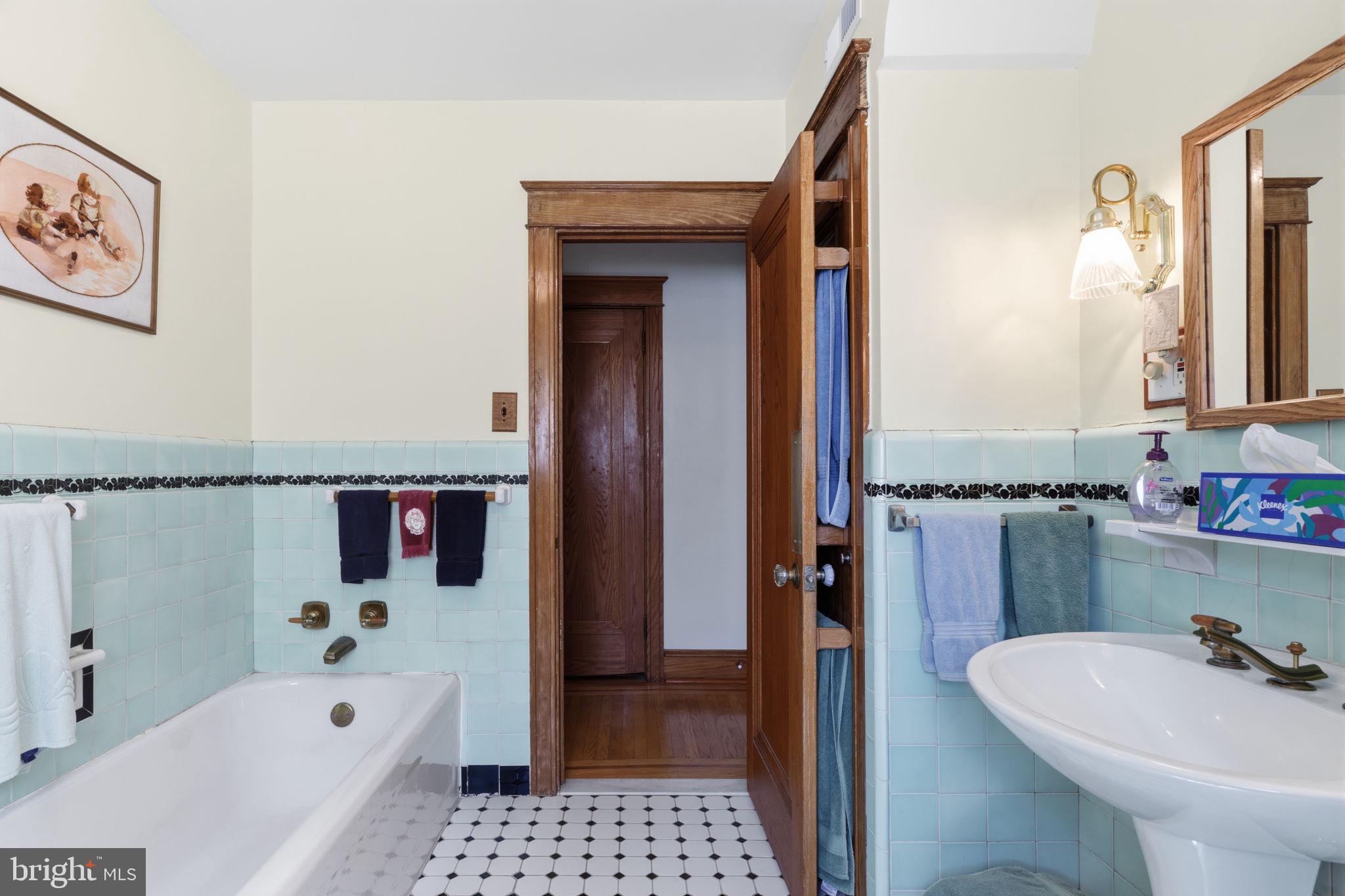 LAWNDALE - Residential