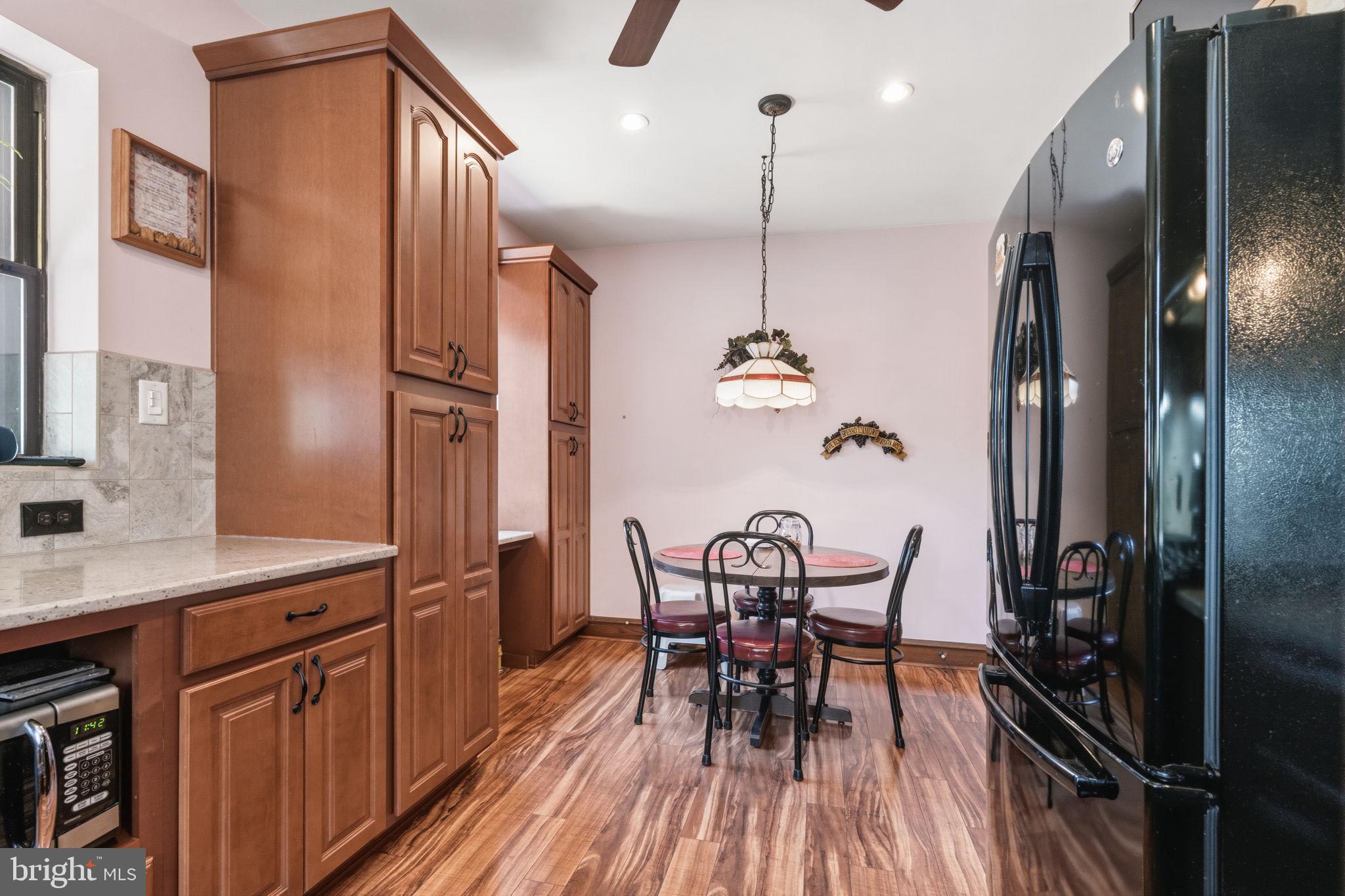 LAWNDALE - Residential