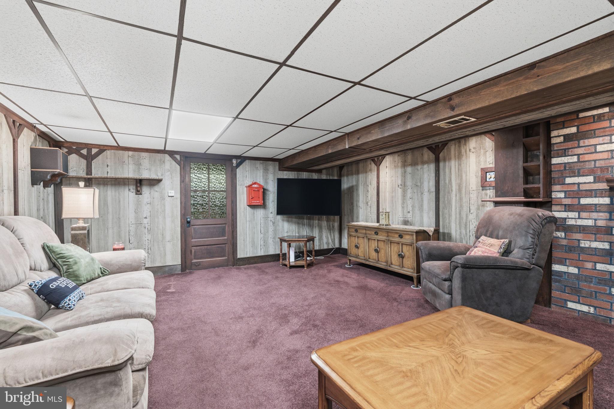 LAWNDALE - Residential