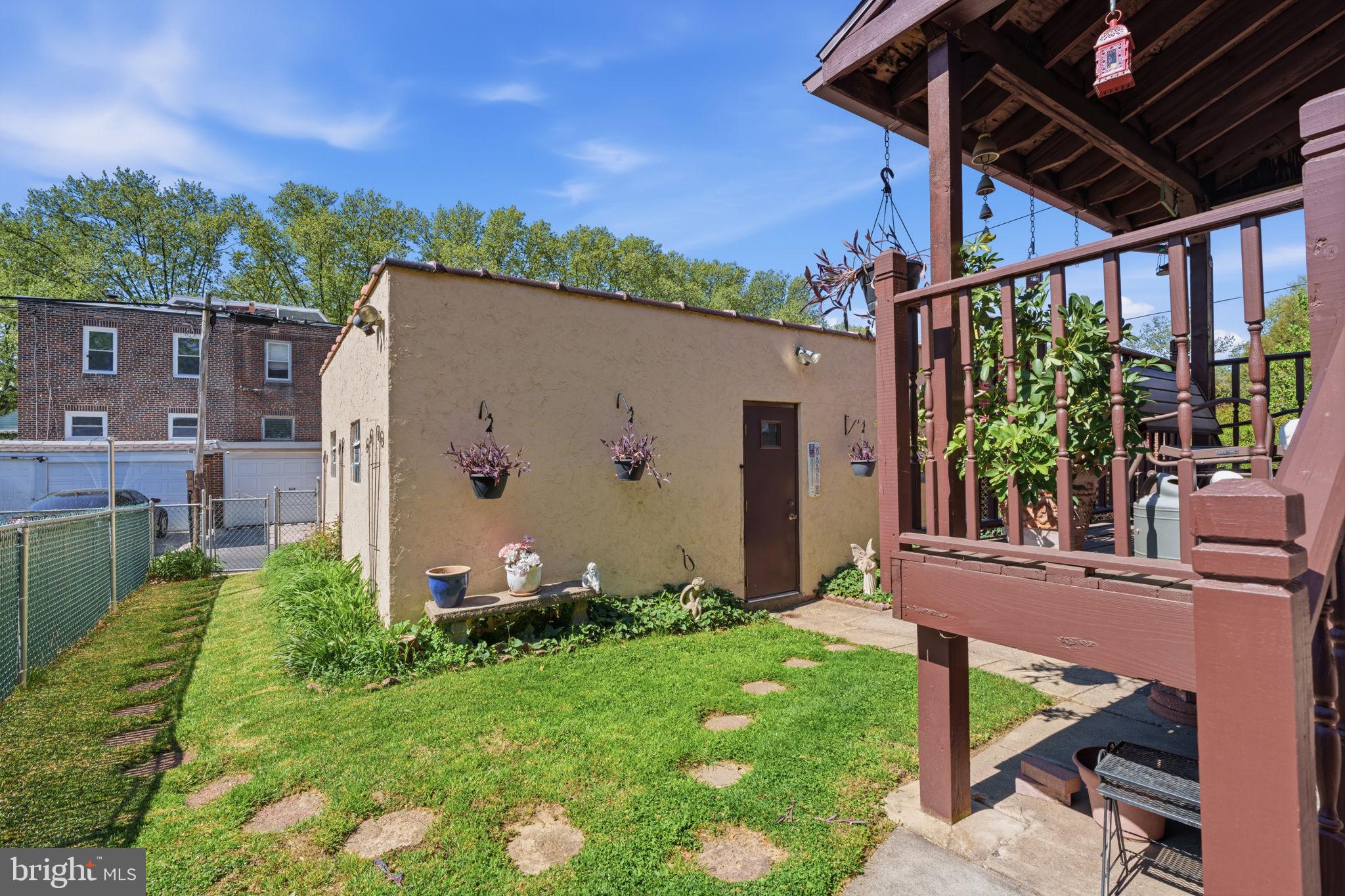 LAWNDALE - Residential