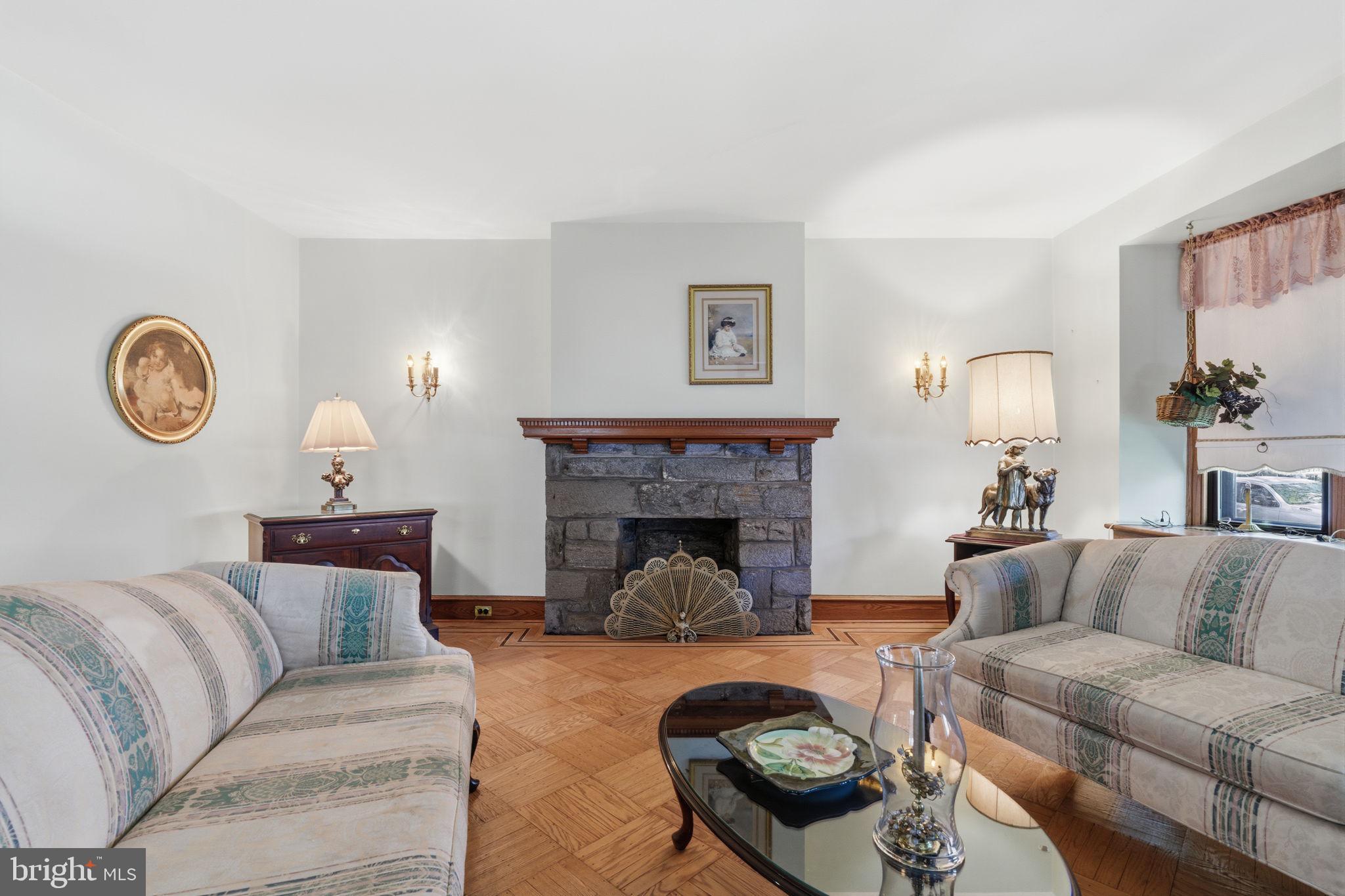 LAWNDALE - Residential