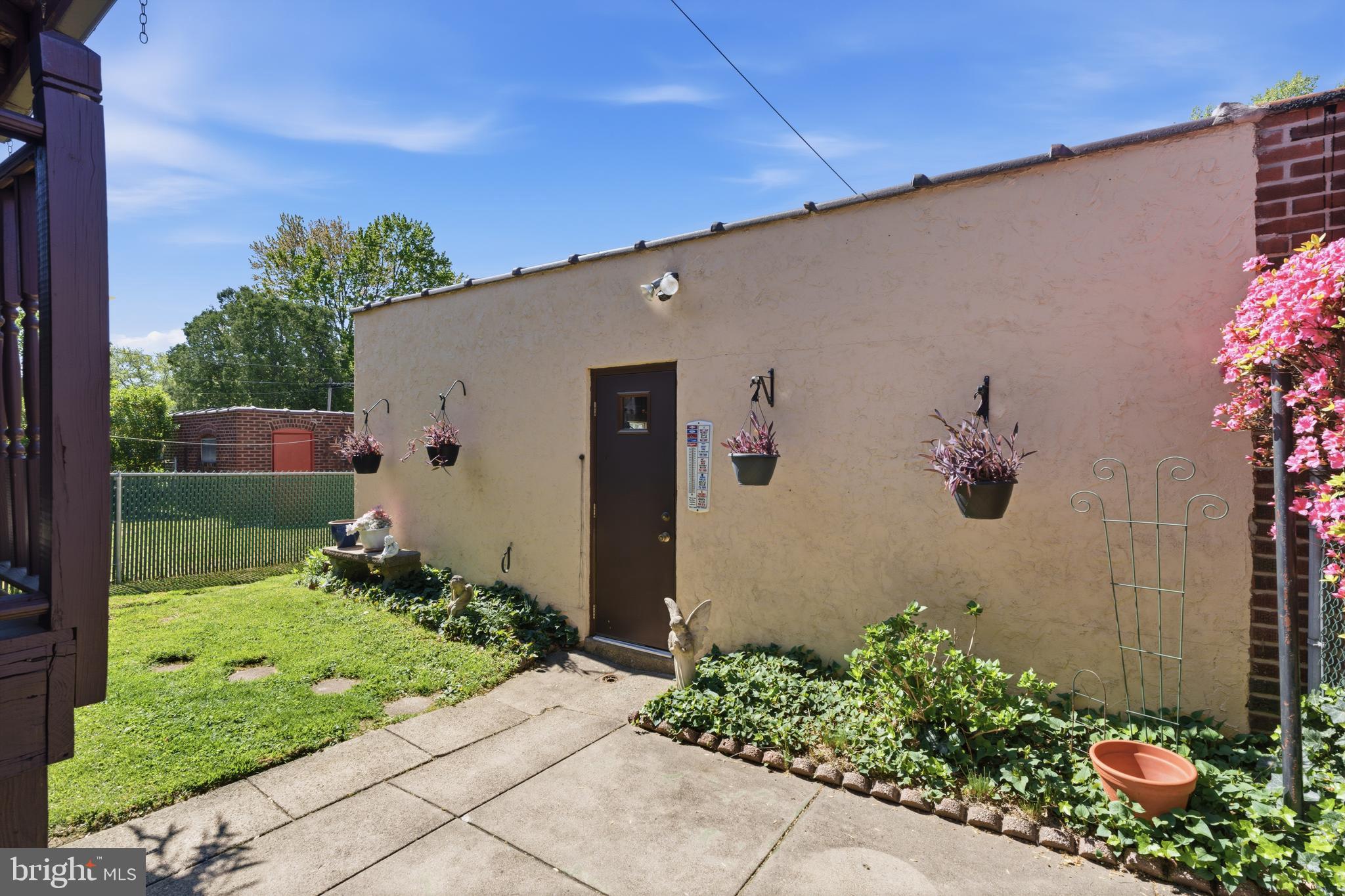 LAWNDALE - Residential