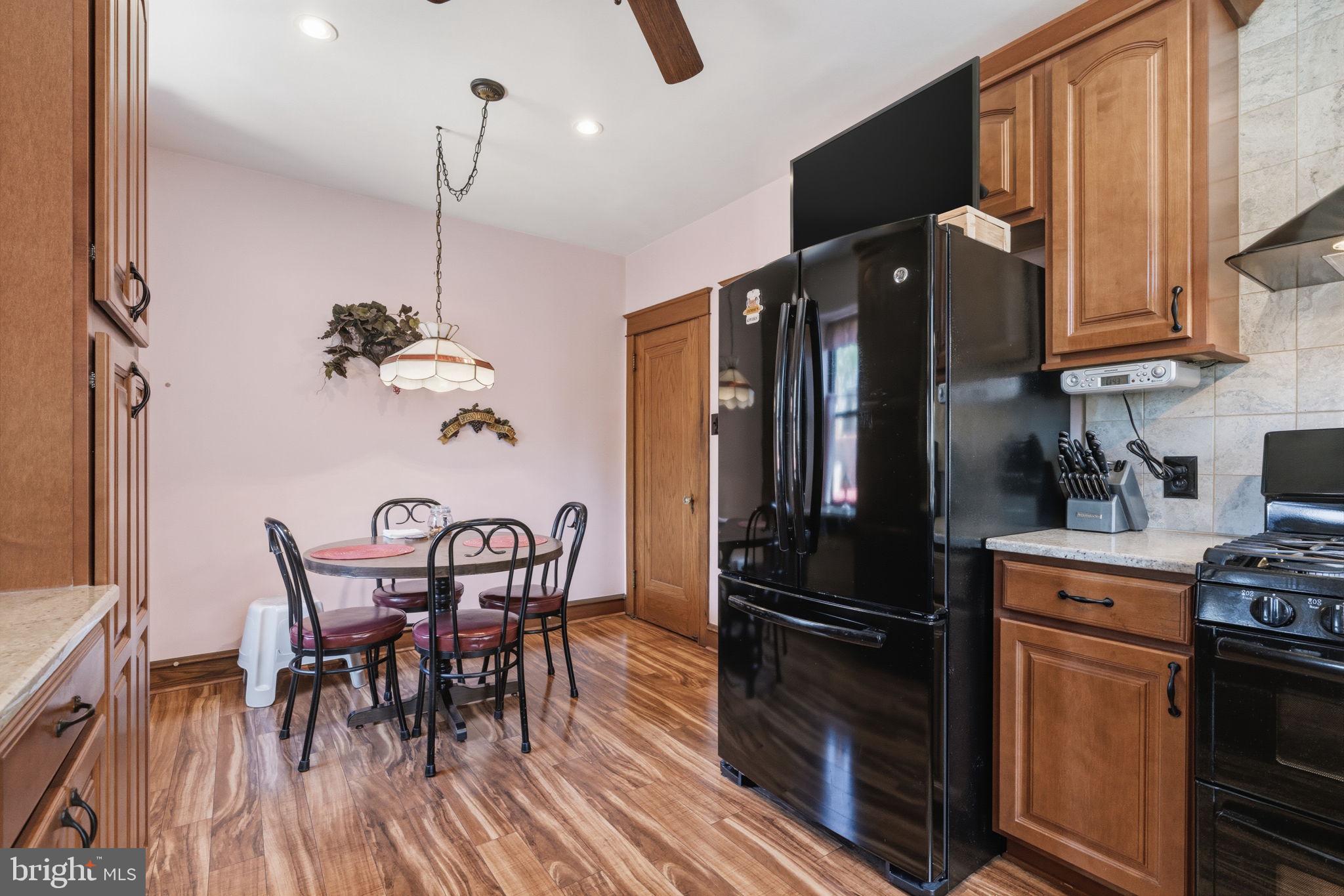 LAWNDALE - Residential