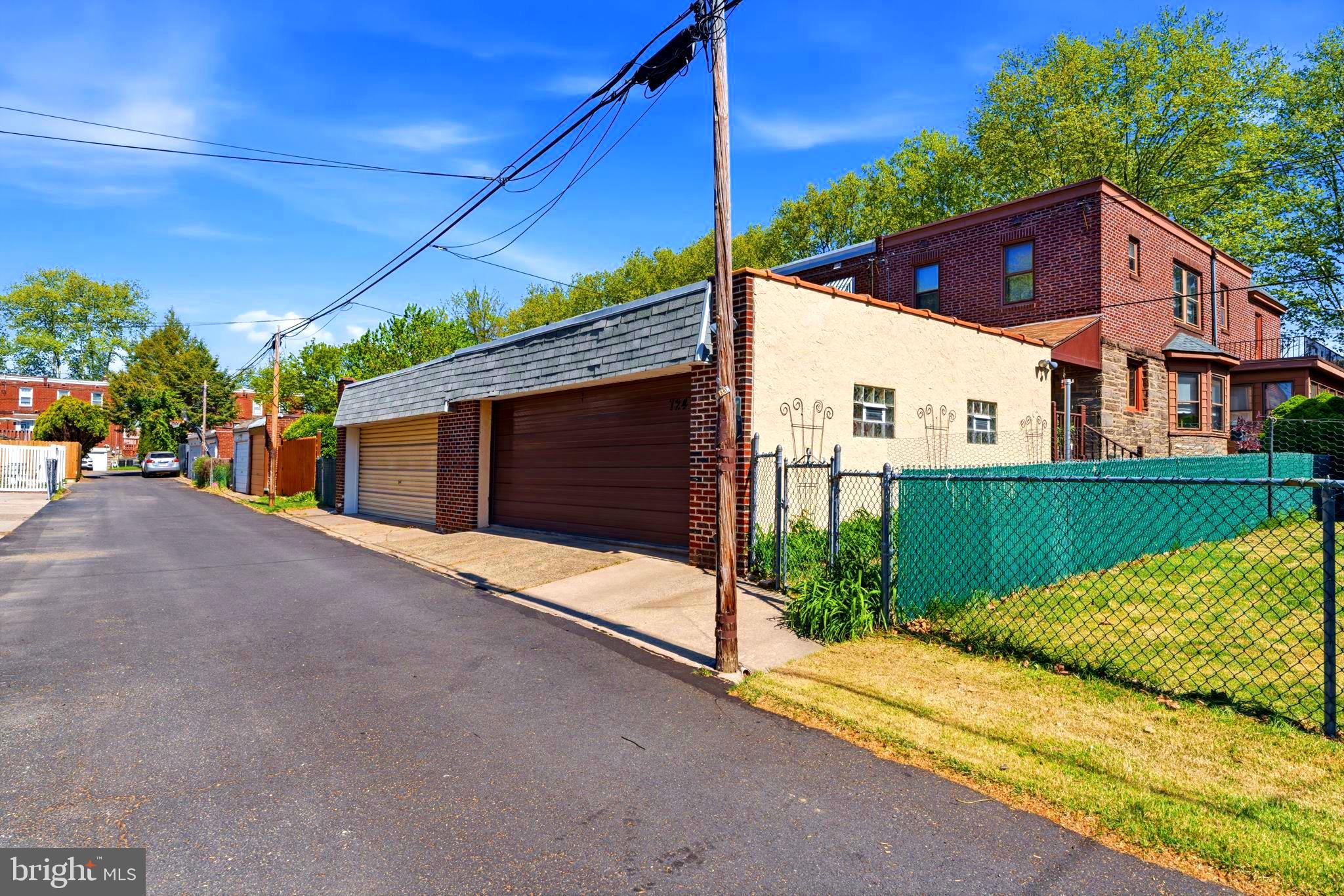 LAWNDALE - Residential