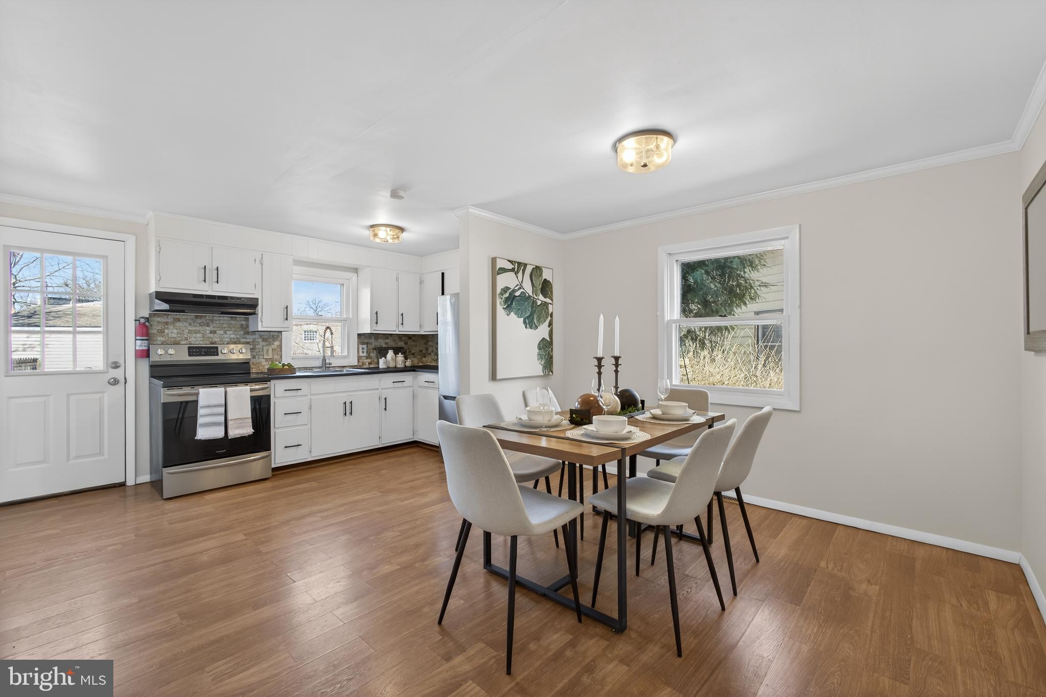 1397 QUEEN STREET 1/2