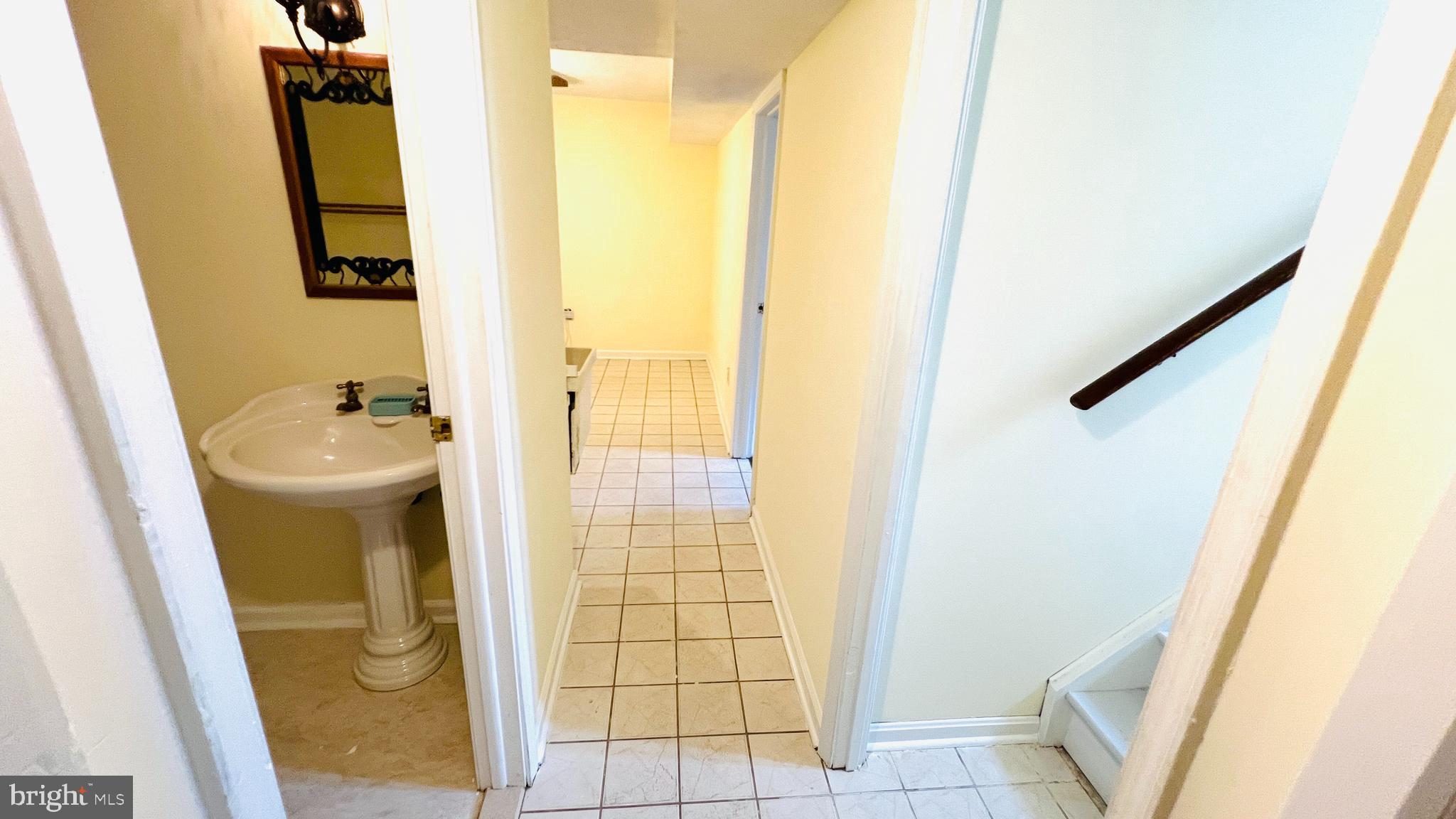 HOLLYWOOD ON THE HILL - Residential Lease