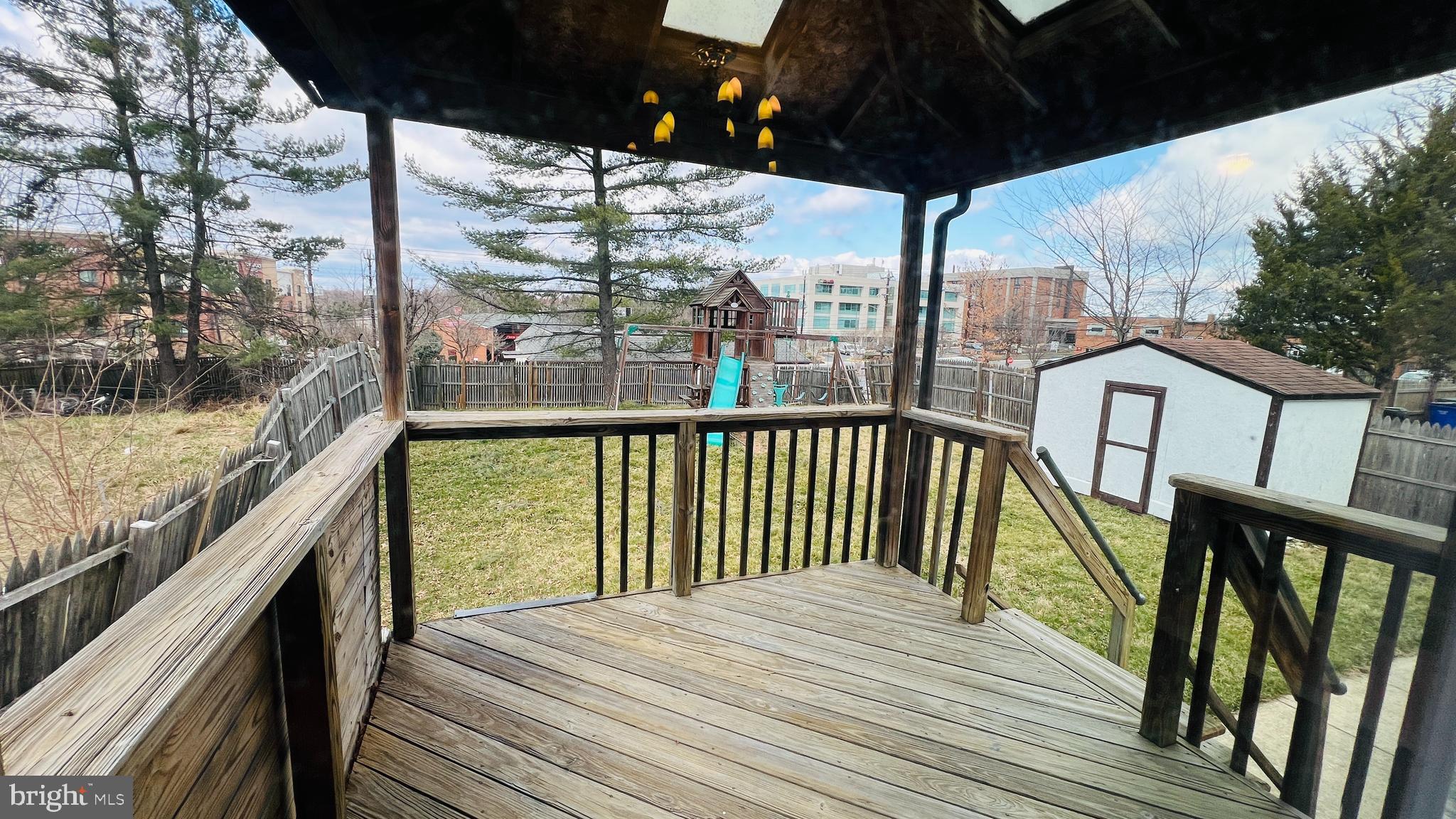 HOLLYWOOD ON THE HILL - Residential Lease