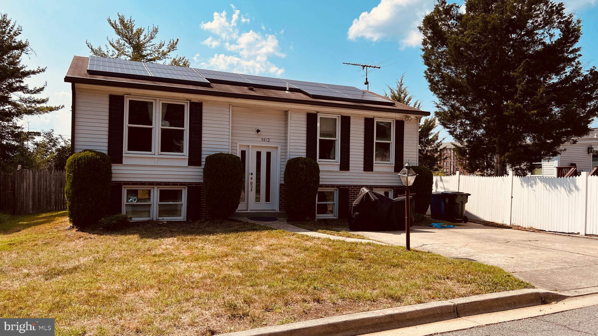 HOLLYWOOD ON THE HILL - Residential Lease