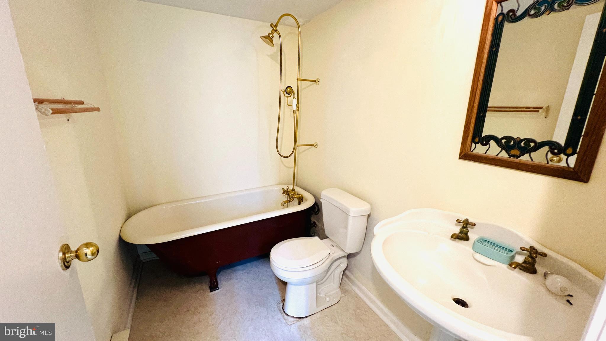 HOLLYWOOD ON THE HILL - Residential Lease