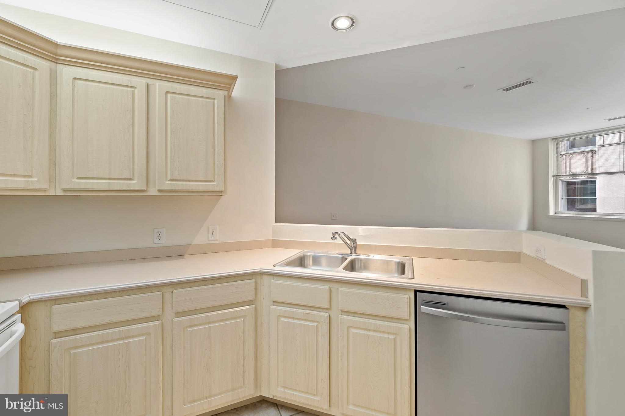 1600 ARCH STREET 18 1716