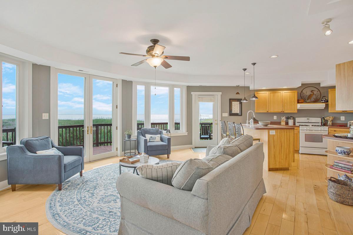 COLUMBIA BEACH - Residential