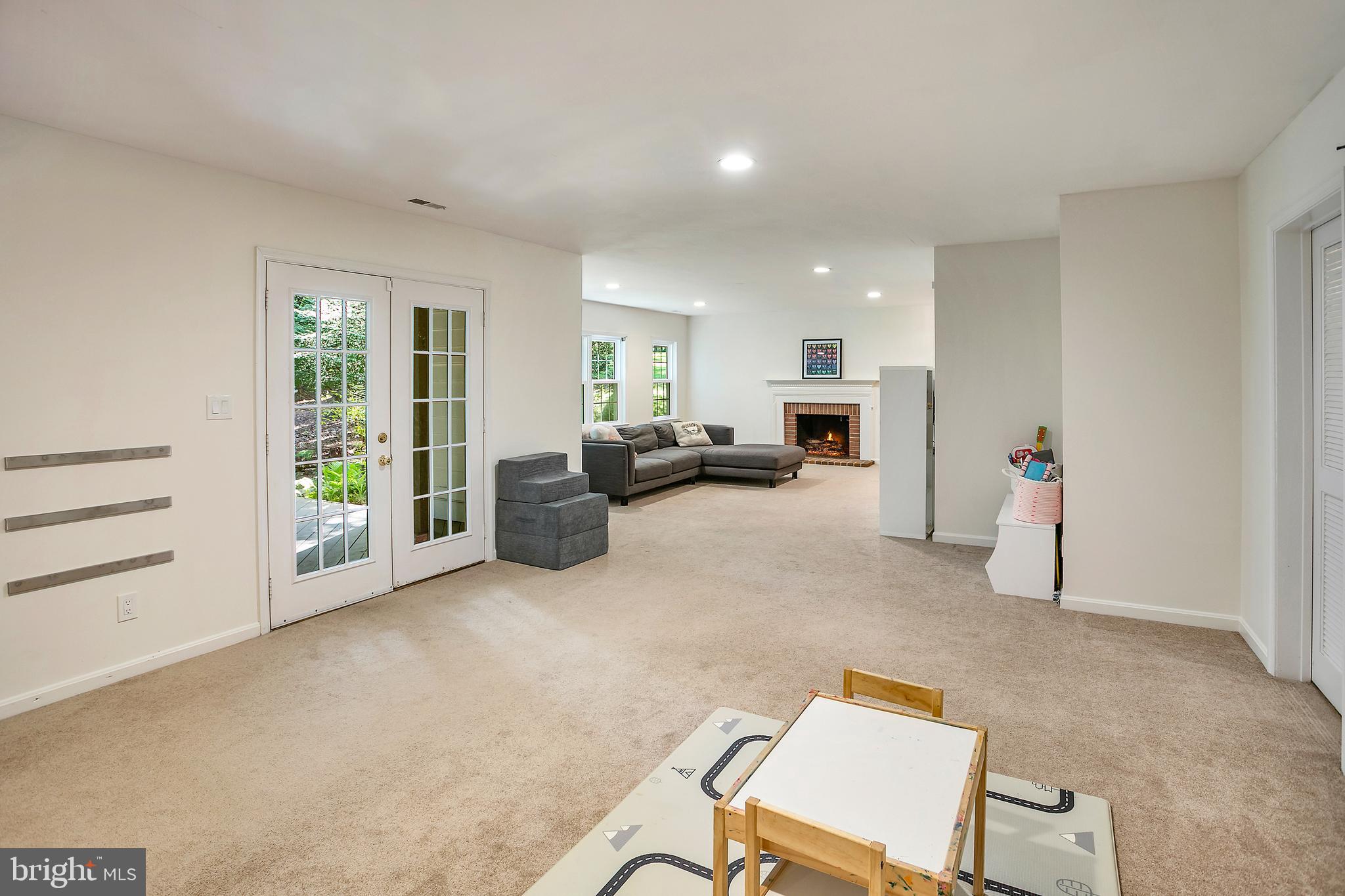 CARDEROCK SPRINGS - Residential