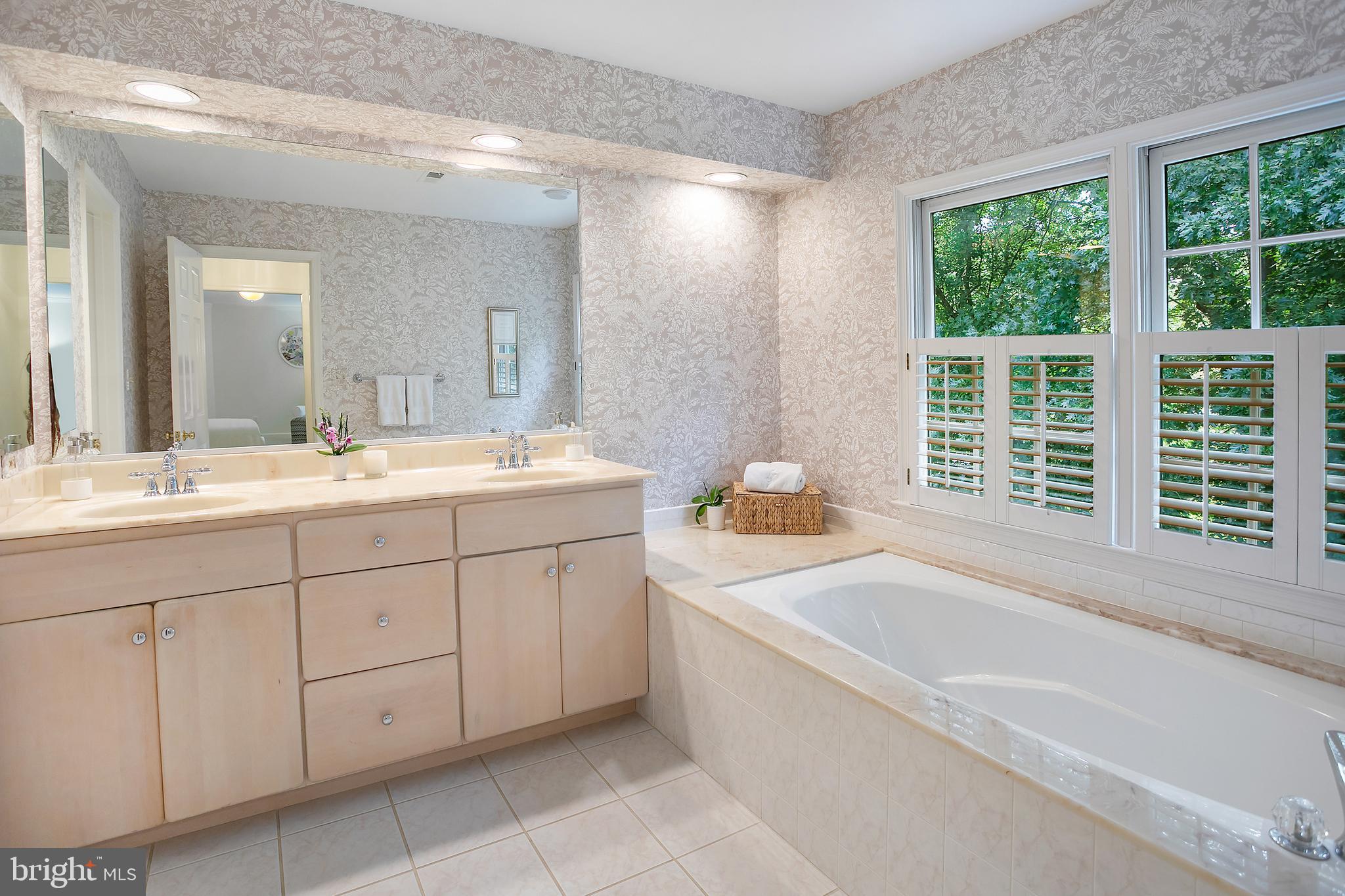 CARDEROCK SPRINGS - Residential