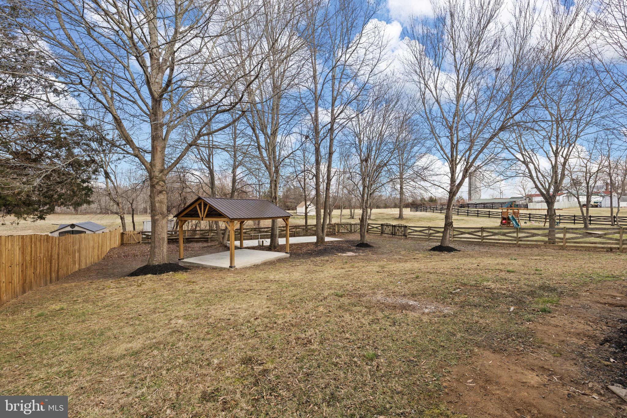 WALNUT HILLS - Residential