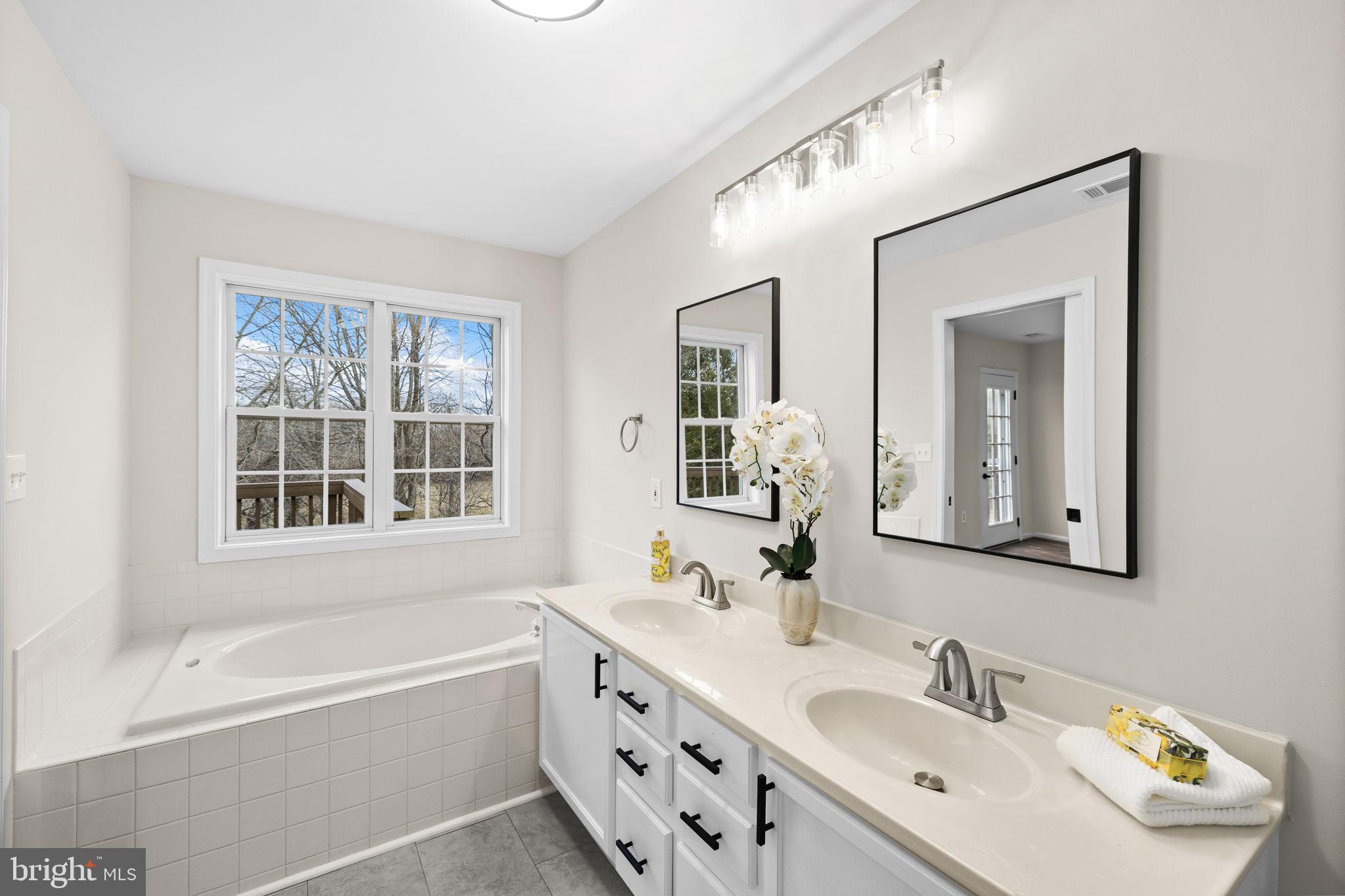 WALNUT HILLS - Residential