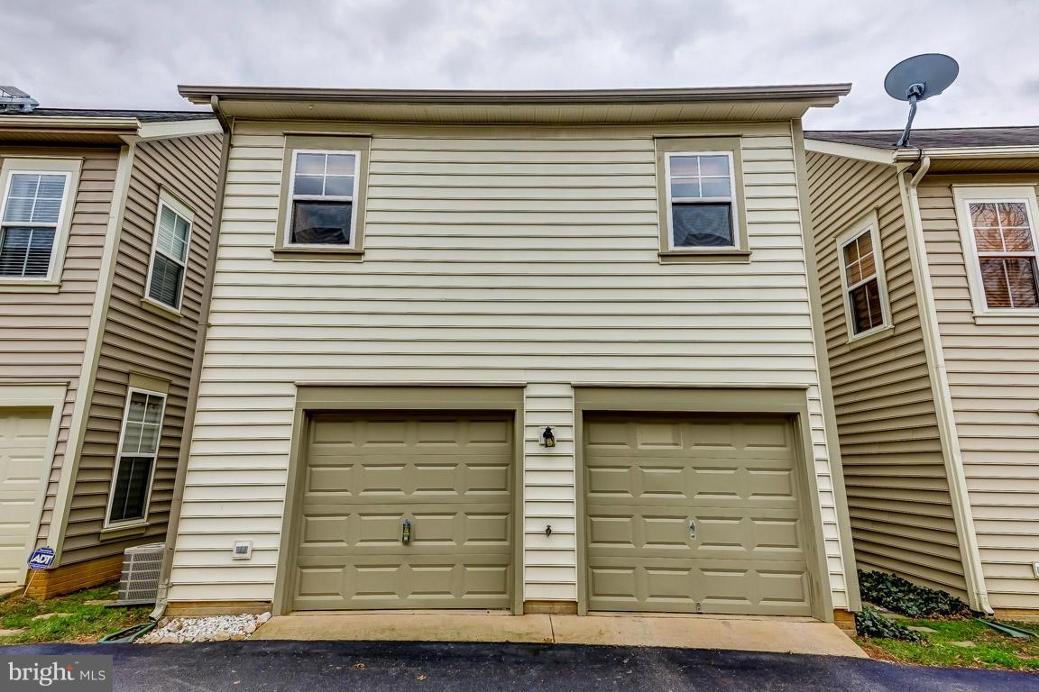 LORTON TOWN CNTR LANDBAY - Residential